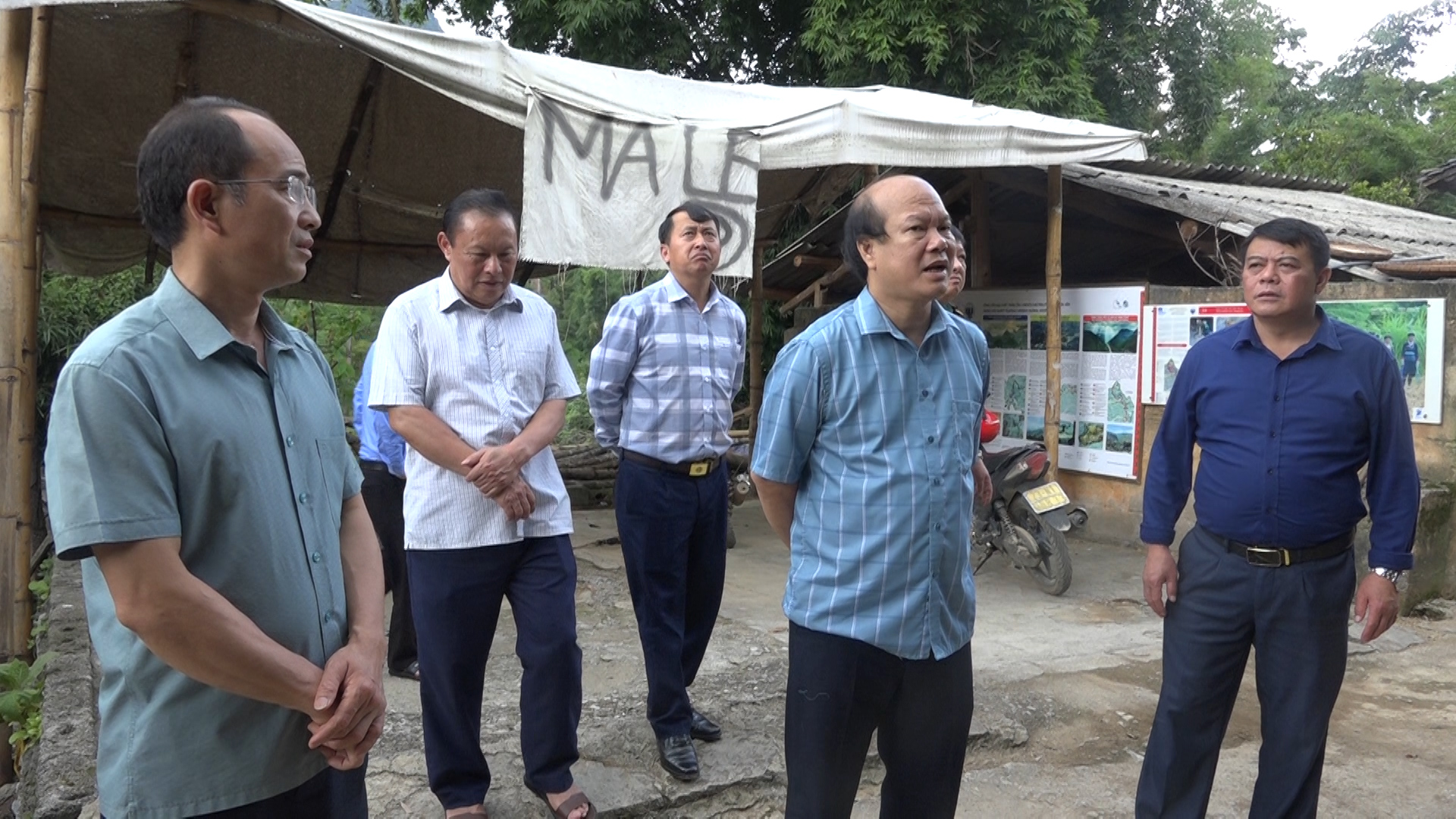 Lãnh đạo huyện Đồng Văn kiểm tra đánh giá chất lượng làng văn hóa thôn Ma Lé