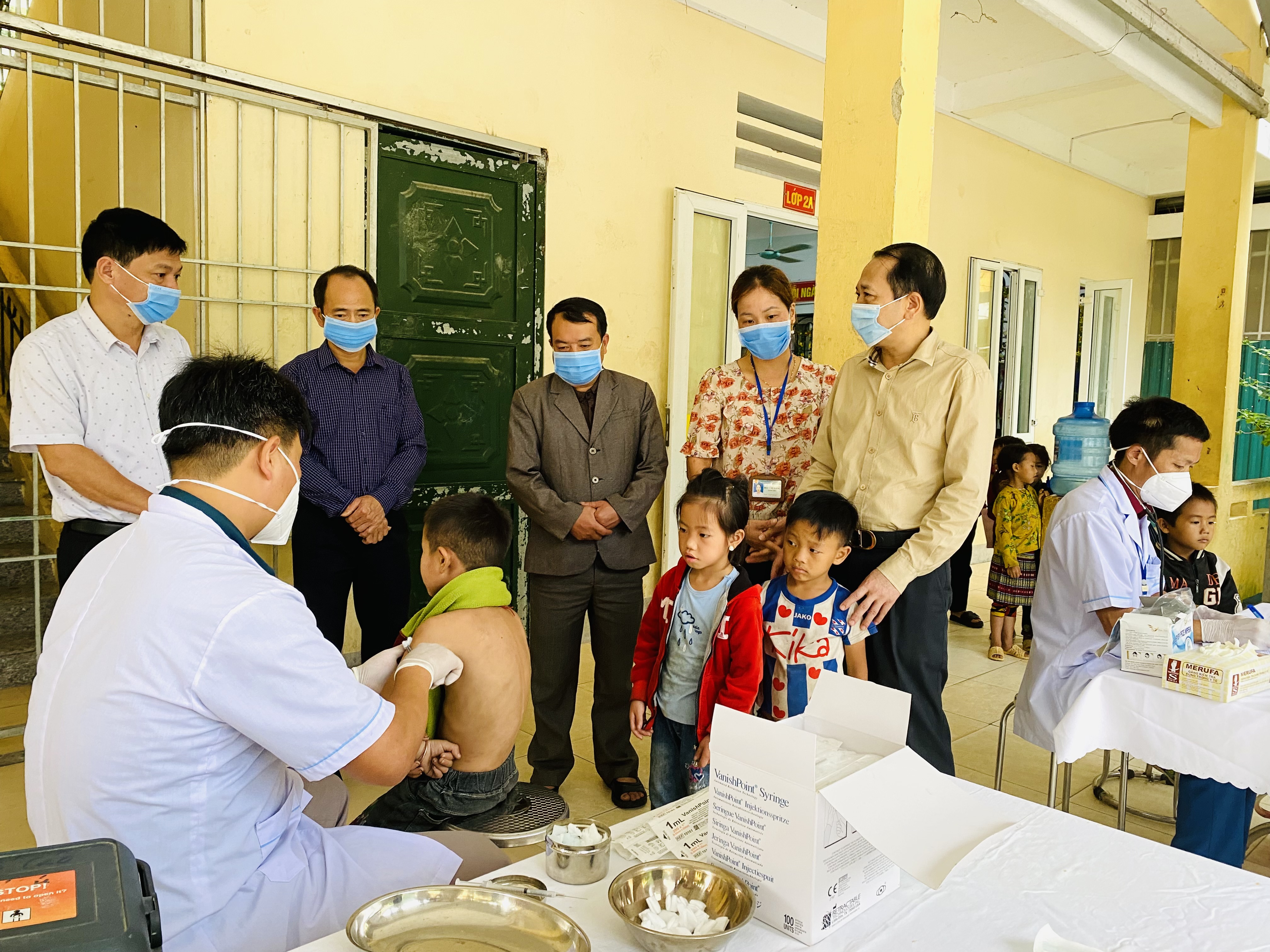 Phó chủ tịch UBND tỉnh Trần Đức Quý kiểm tra công tác phòng chống bệnh Bạch hầu tại Đồng Văn