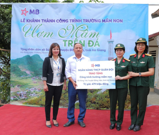 MB chung tay “ươm mầm trên đá” và trao tặng “ngôi nhà 100 đồng” cho gia đình chính sách ở Hà Giang