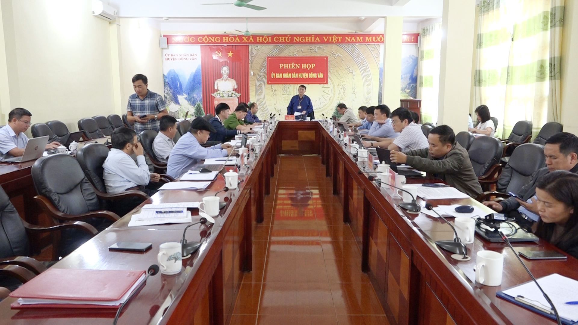 Phiên họp tháng 10 UBND huyện Đồng Văn