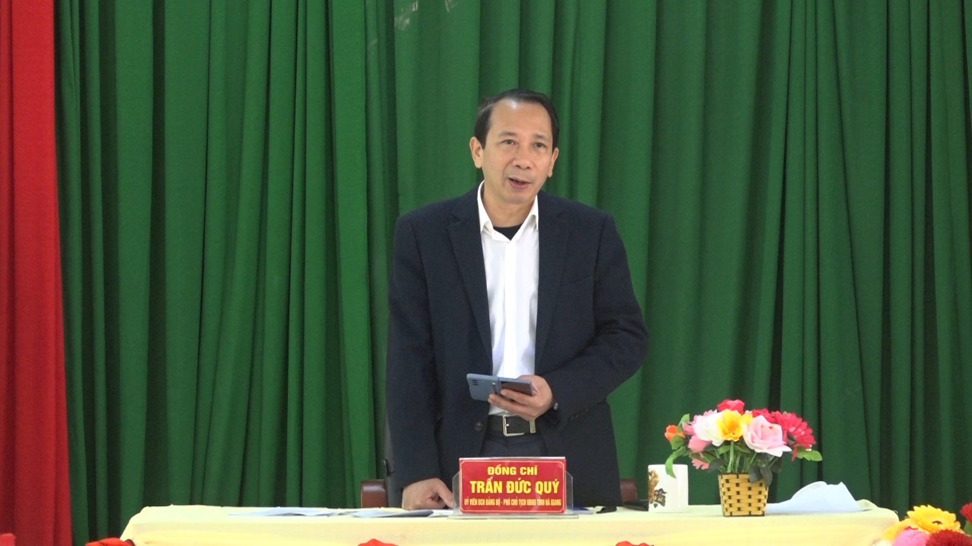 Đồng chí Trần Đức Quý kiểm tra thực hiện quy chế dân chủ tại huyện Đồng Văn