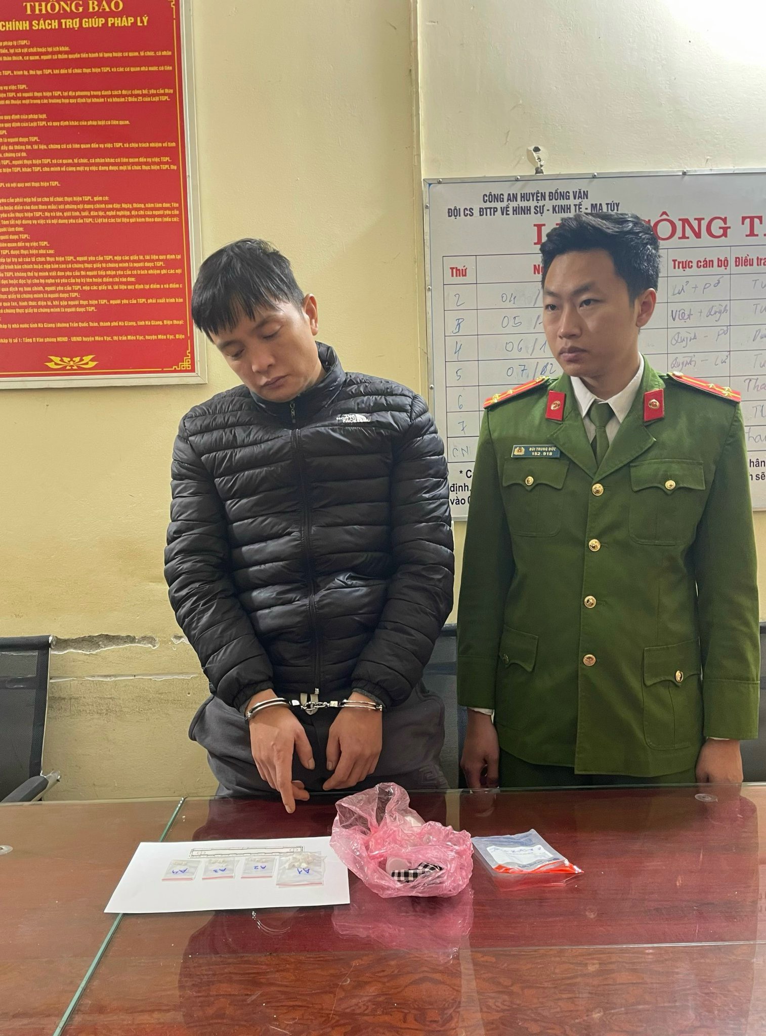Công an huyện Đồng Văn tuần tra, bắt giữ đối tượng tàng trữ ma túy