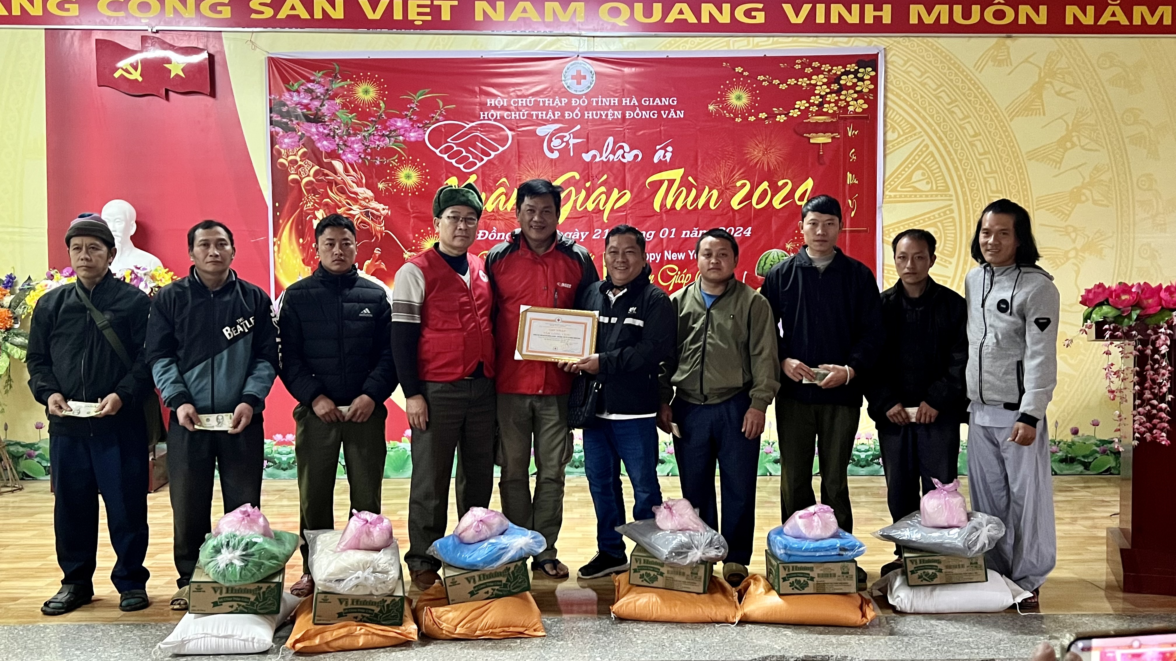 Đoàn thiện nguyện huyện Lai Vung tỉnh Đồng Tháp, tổ chức chương trình Tết nhân ái tại huyện Đồng Văn