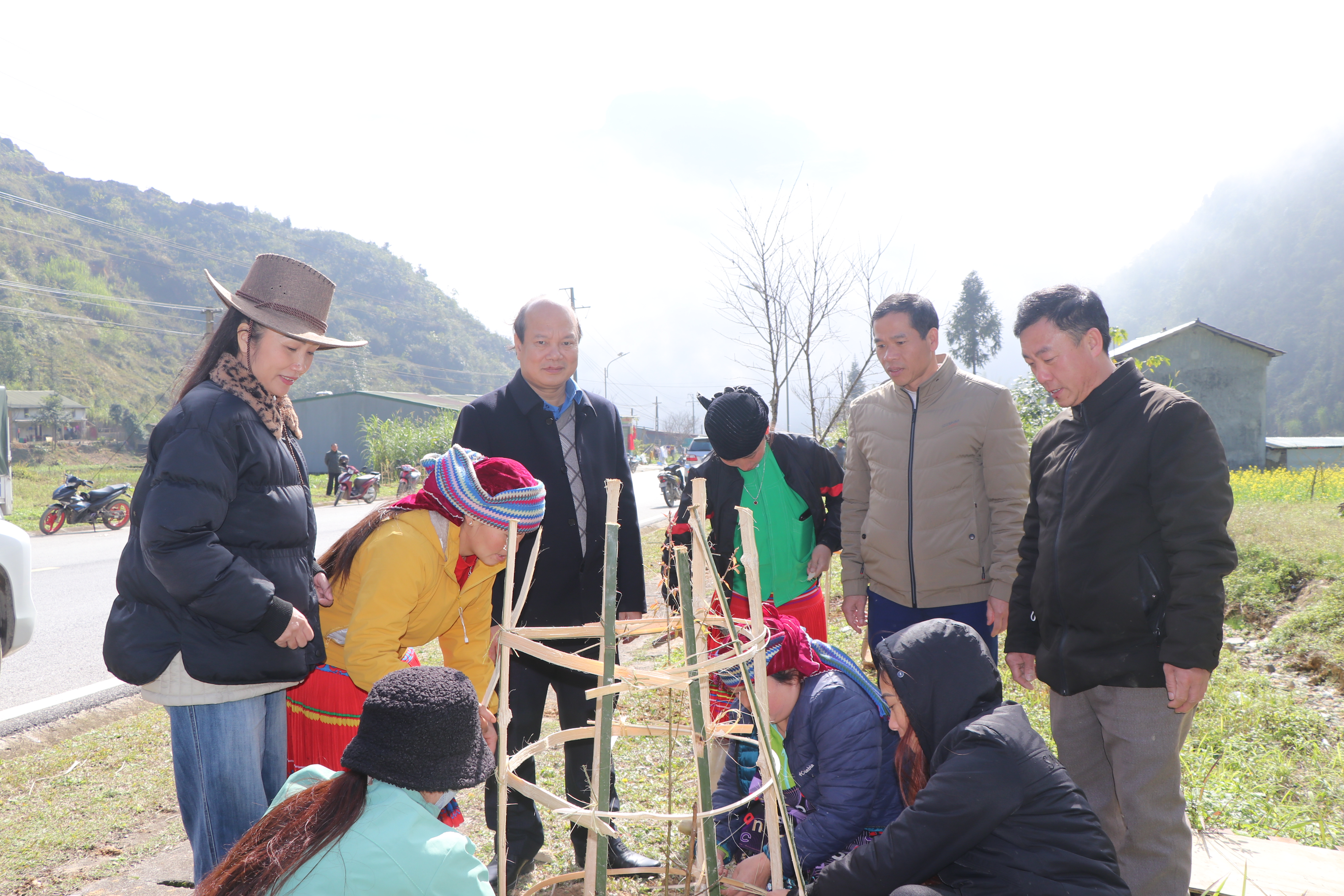 Huyện Đồng Văn phát động ra quân trồng cây tạo cảnh quan môi trường