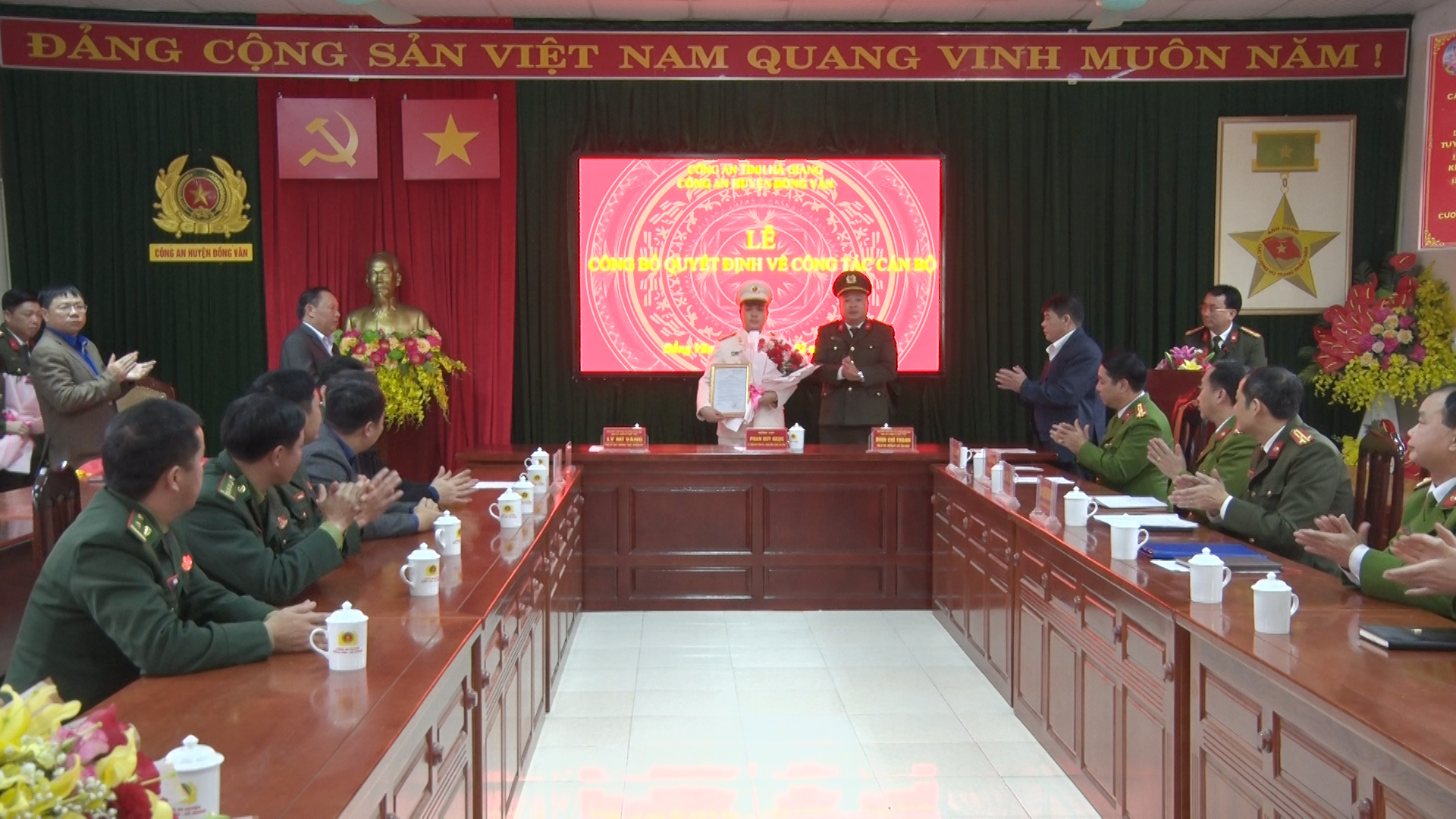Công bố quyết định bổ nhiệm Phó trưởng công an huyện Đồng Văn