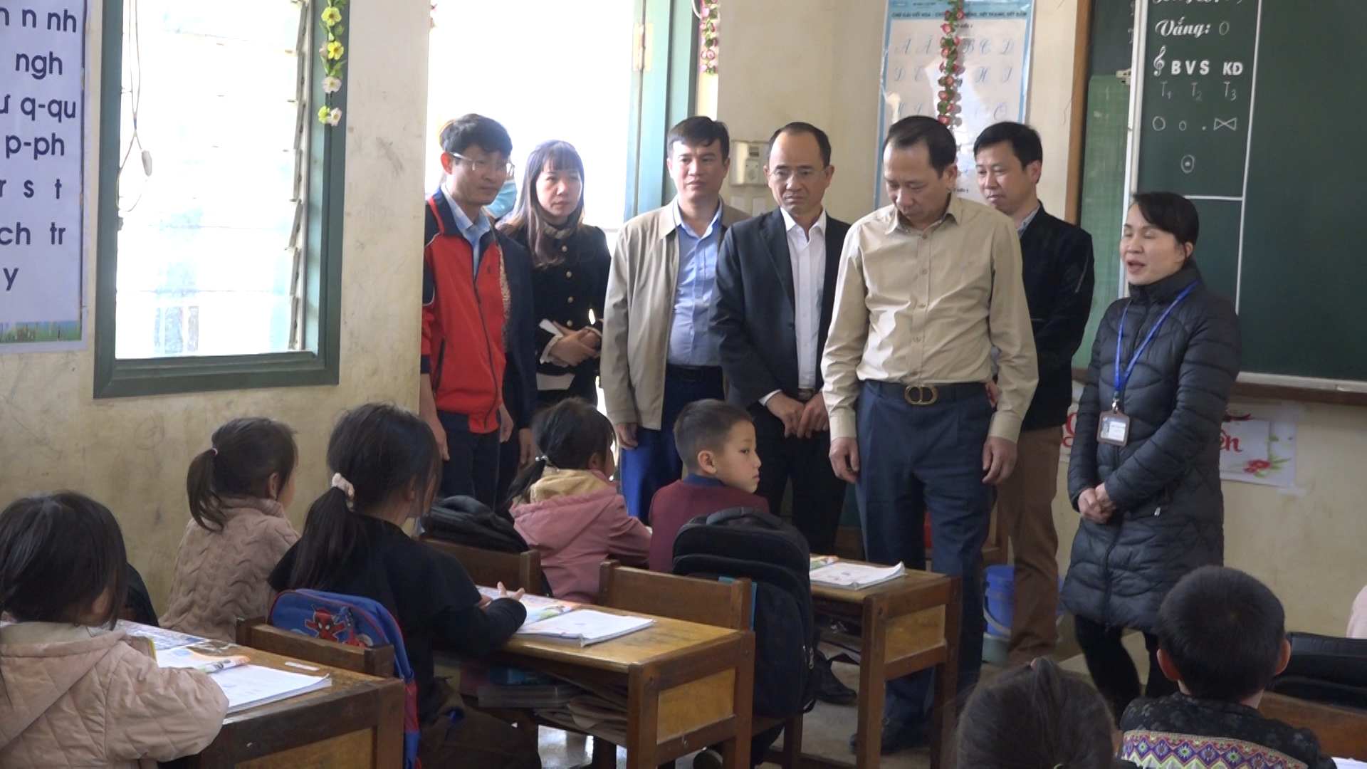 Phó Chủ tịch UBND tỉnh Trần Đức Quý kiểm tra công tác giáo dục tại huyện Đồng Văn