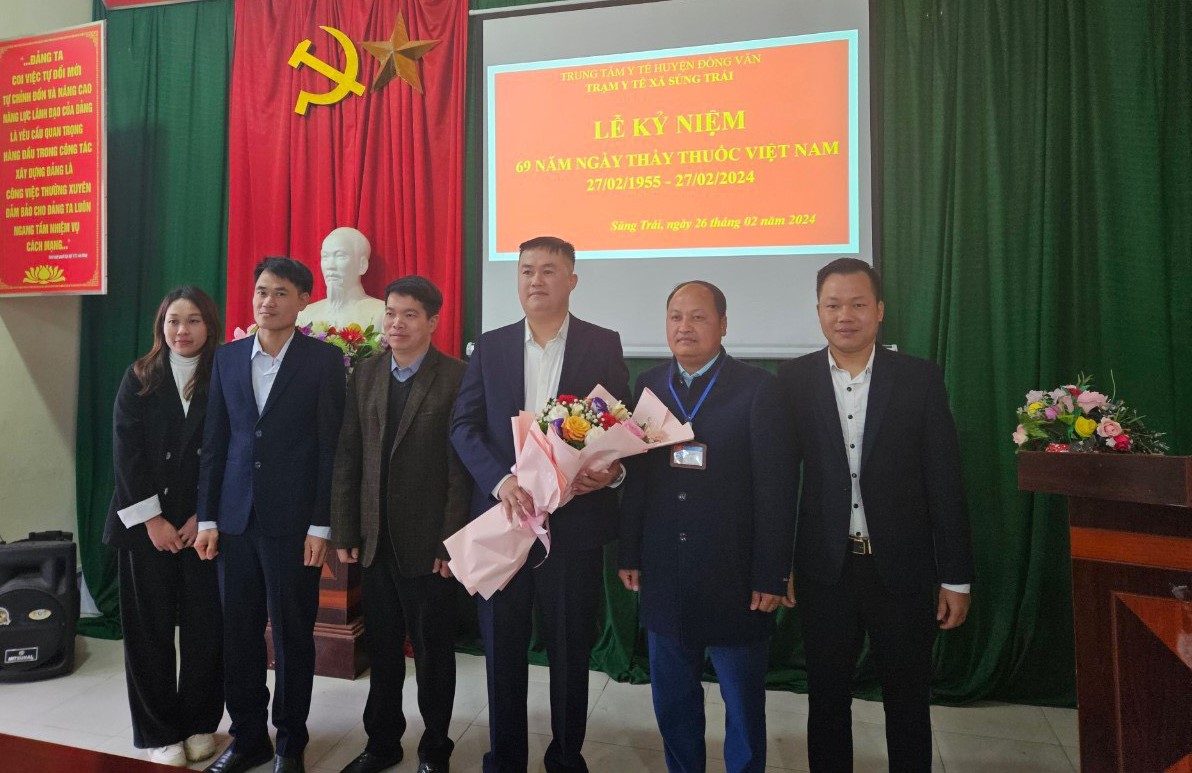 Phó giám đốc Trung tâm Y tế huyện Đồng Văn tham dự lễ Kỷ niệm 69 năm ngày Thầy thuốc Việt Nam.