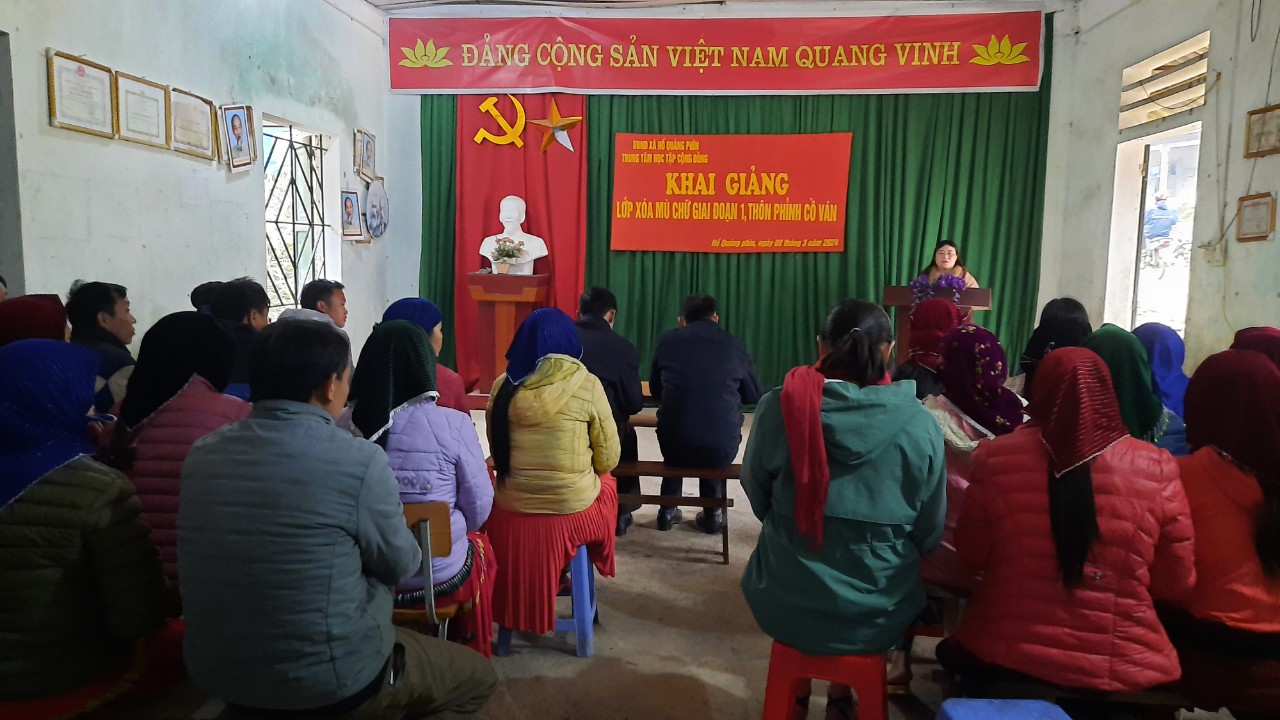 Trung tâm học tập cộng đồng xã Hố Quáng Phìn ( Đồng Văn) tổ chức Khai giảng lớp xóa mù chữ giai đoạn I, thôn Phỉnh Cồ Ván