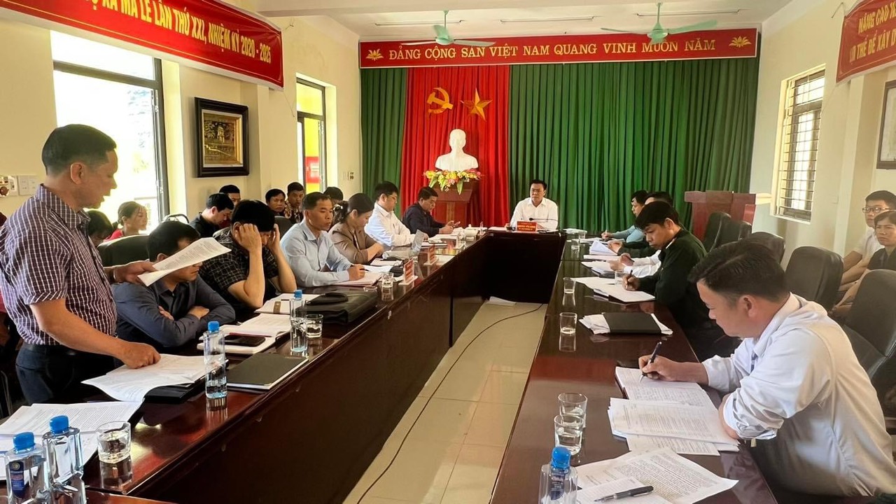 Bí thư Huyện uỷ Đồng Văn làm việc với Đảng bộ xã Má Lé