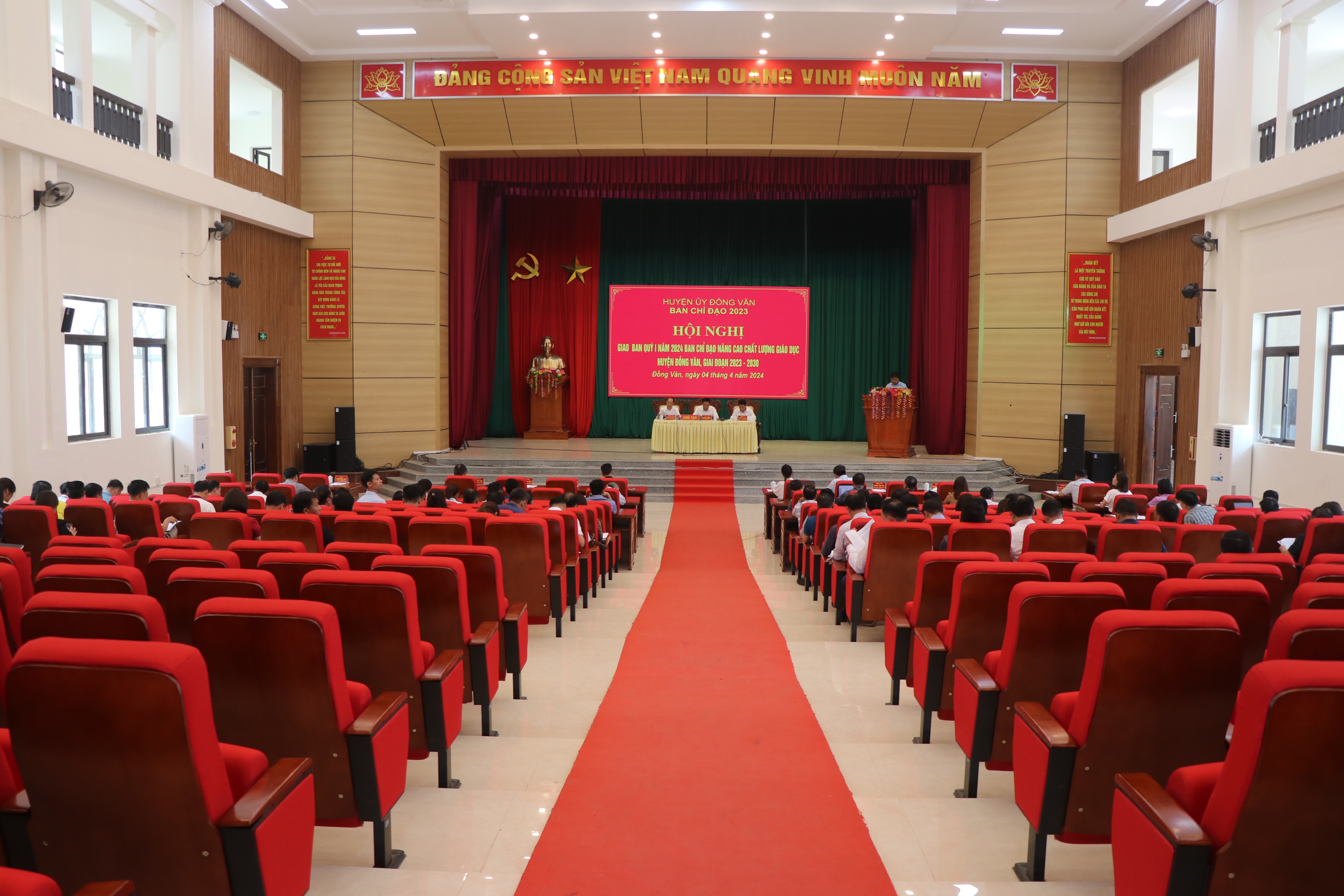Huyện Đồng Văn họp Ban chỉ đạo nâng cao chất lượng giáo dục quý I năm 2024