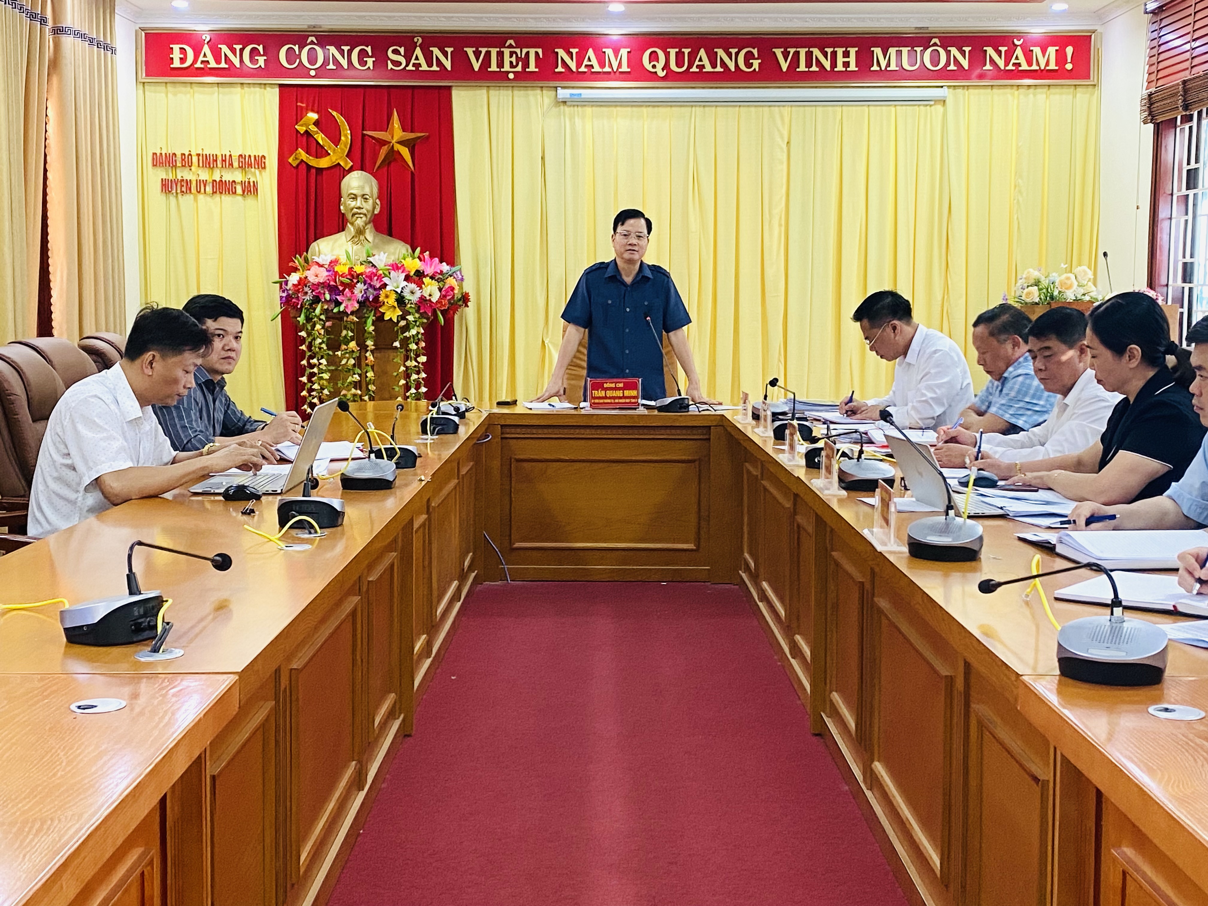 Chủ nhiệm UBKT Tỉnh uỷ Trần Quang Minh làm việc tại huyện Đồng Văn