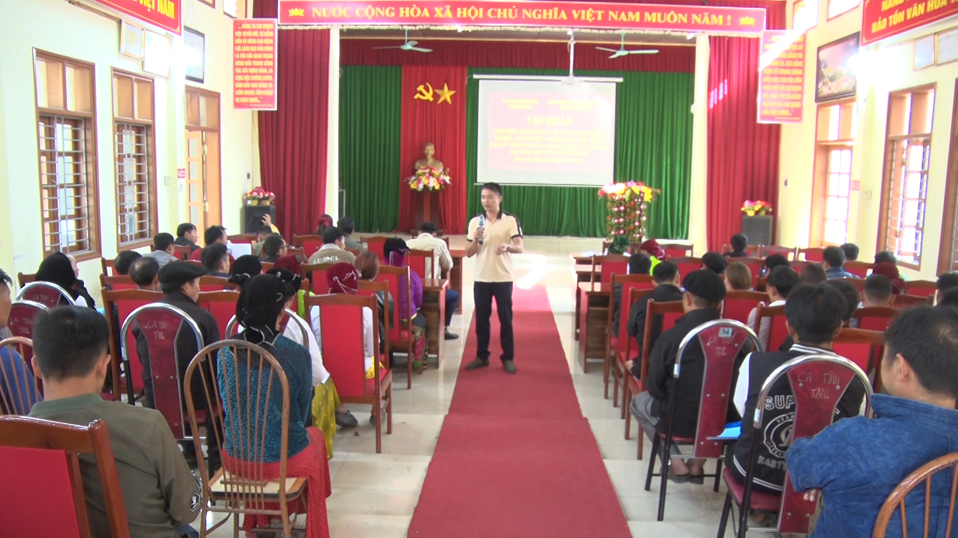Liên hiệp hội Khoa học và Kỹ thuật tỉnh Hà Giang tập huấn chăm sóc cây Lê tại huyện Đồng Văn