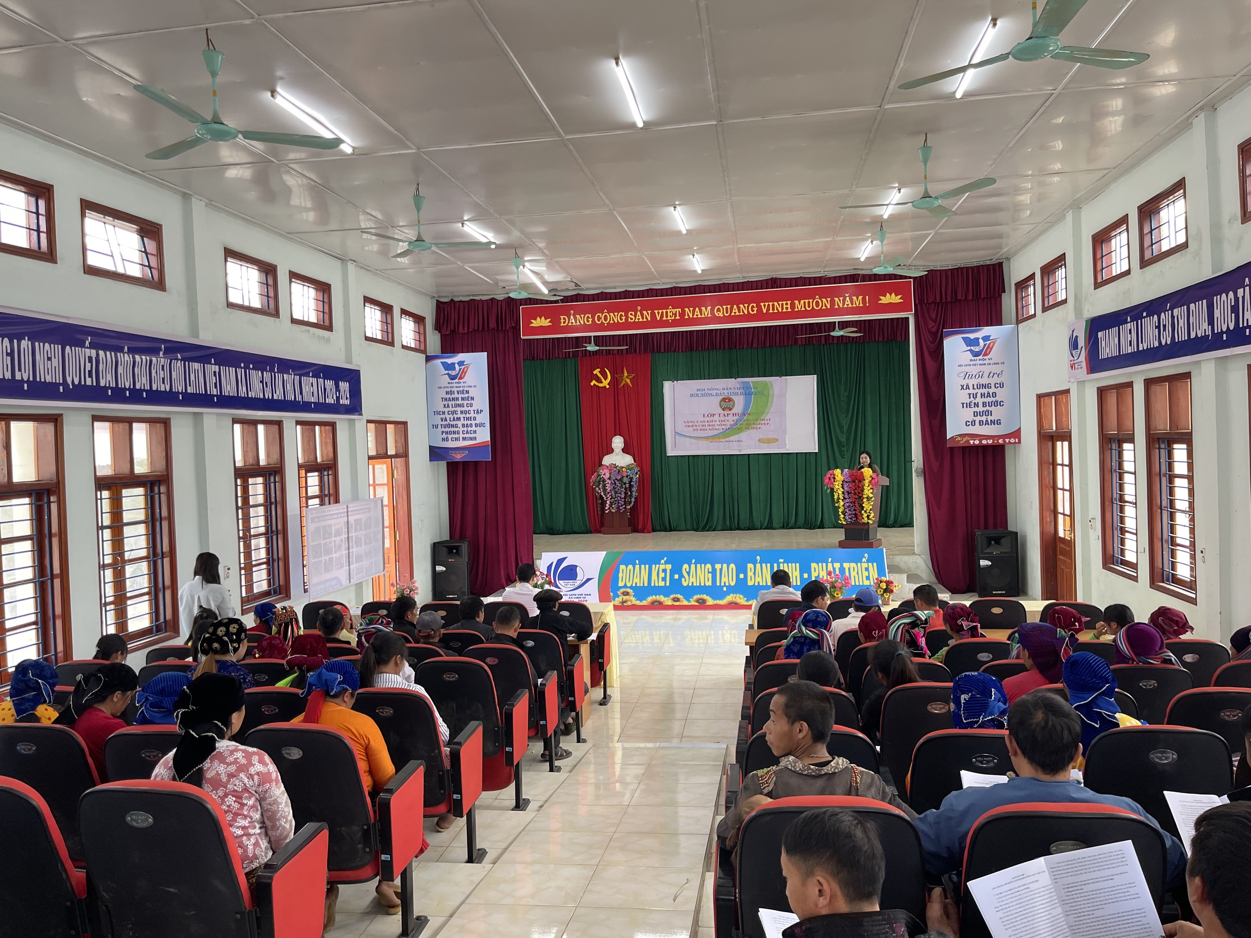 Tập huấn nâng cao kiến thức, kỹ năng về phát triển chi hội nông dân nghề nghiệp, tổ hội nông dân nghề nghiệp tại xã Lũng Cú, huyện Đồng Văn
