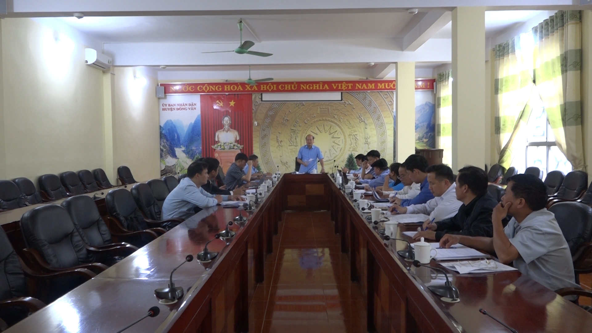 Đồng chí Hoàng Văn Thịnh – CT Hội Nông dân tỉnh Hà Giang  làm việc với Ban đại diện Ngân hàng Chính sách xã hội huyện Đồng Văn