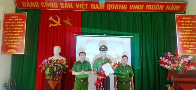 Công an Huyện Đồng Văn Công bố Quyết định về công tác cán bộ tại xã Sủng Trái.