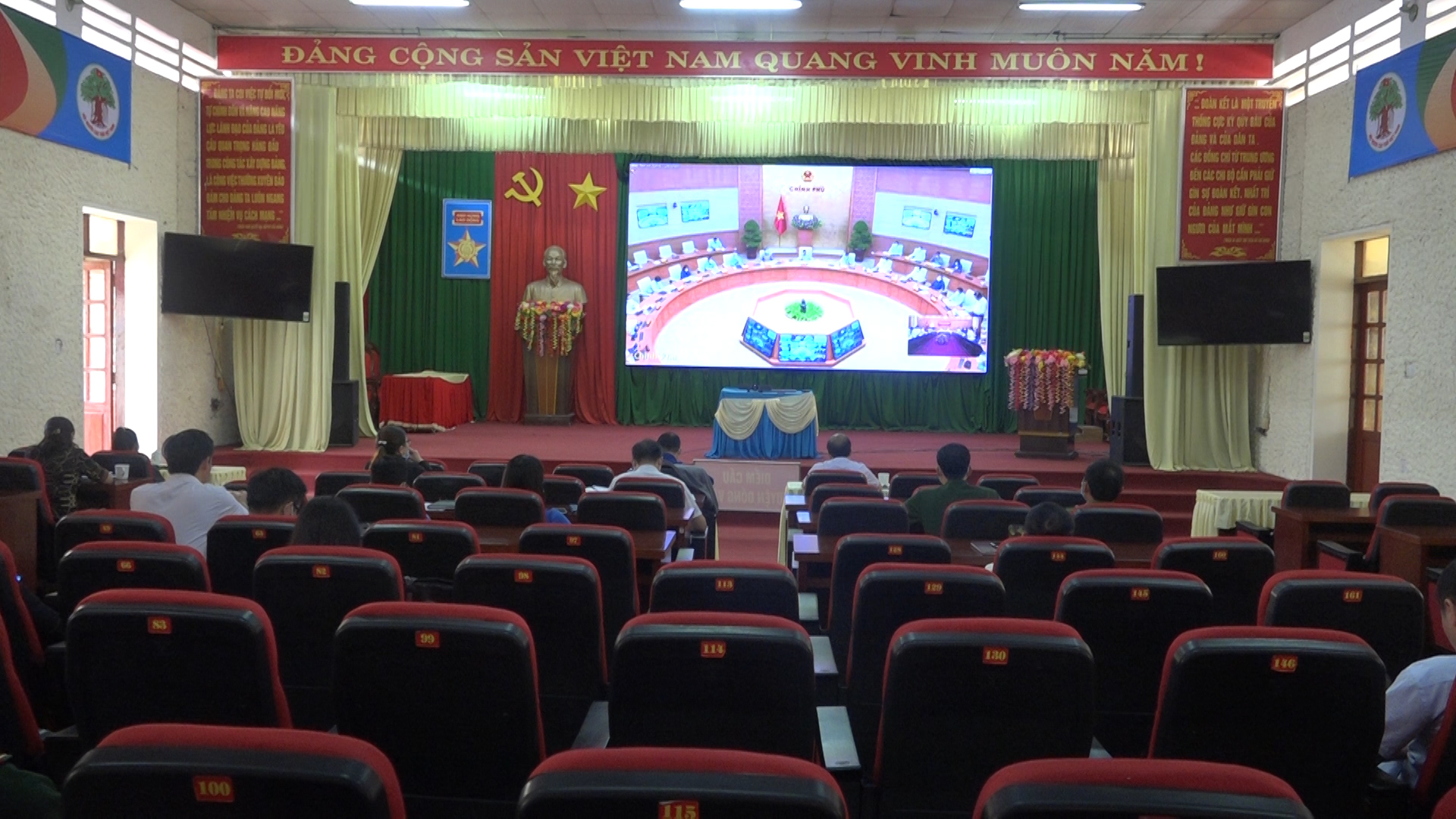 Huyện Đồng Văn dự họp Ban chỉ đạo Quốc gia phòng, chống dịch Covid-19 trực tuyến toàn quốc với các địa phương năm 2021