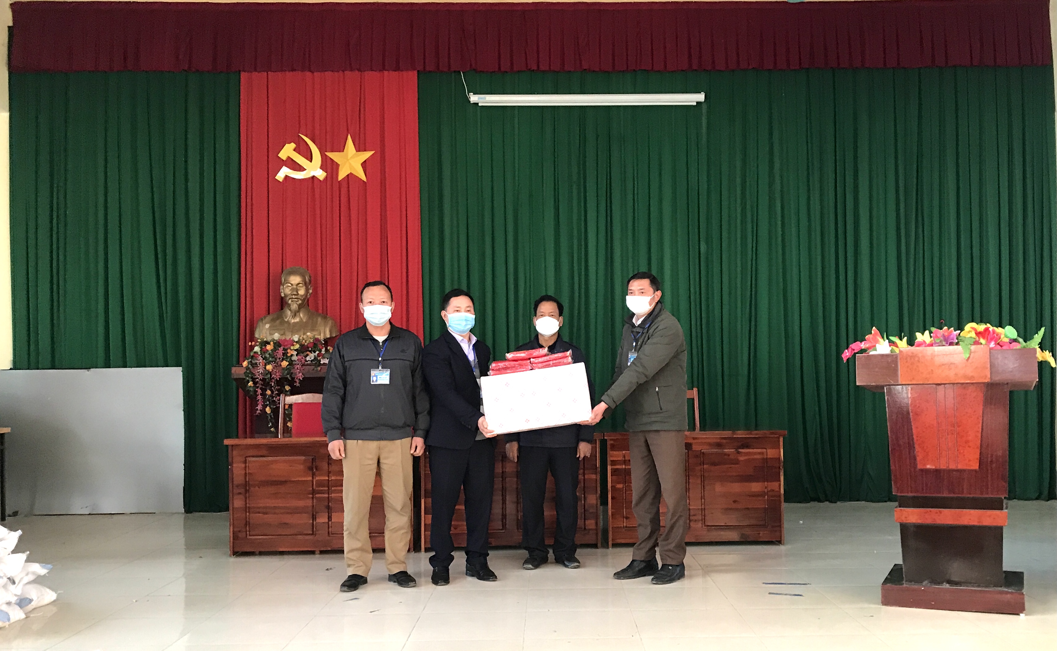 Sở VHTT&DL tỉnh thăm, tặng quà Tết tại huyện Đồng Văn