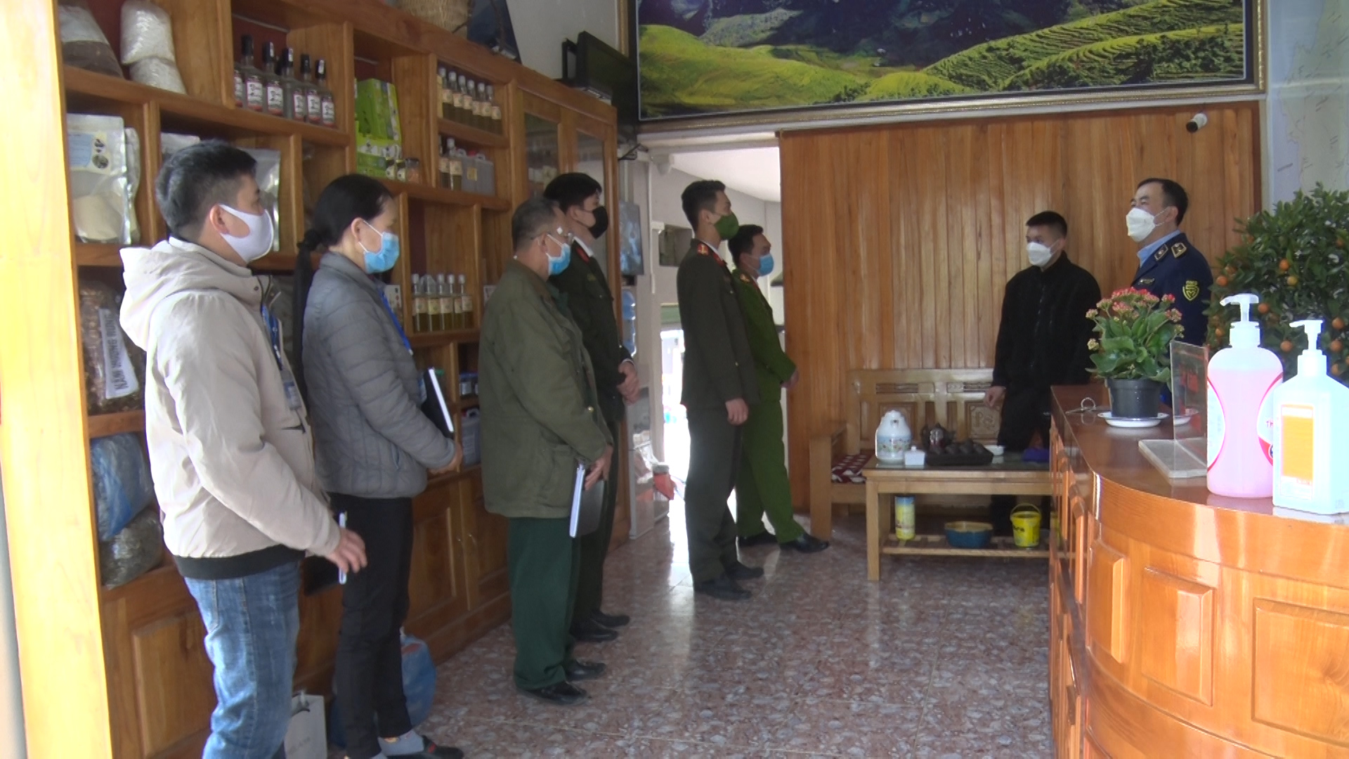Đoàn kiểm tra liên ngành 814 kiểm tra công tác đảm bảo phòng, chống dịch Covid-19 trên địa bàn thị trấn Đồng Văn