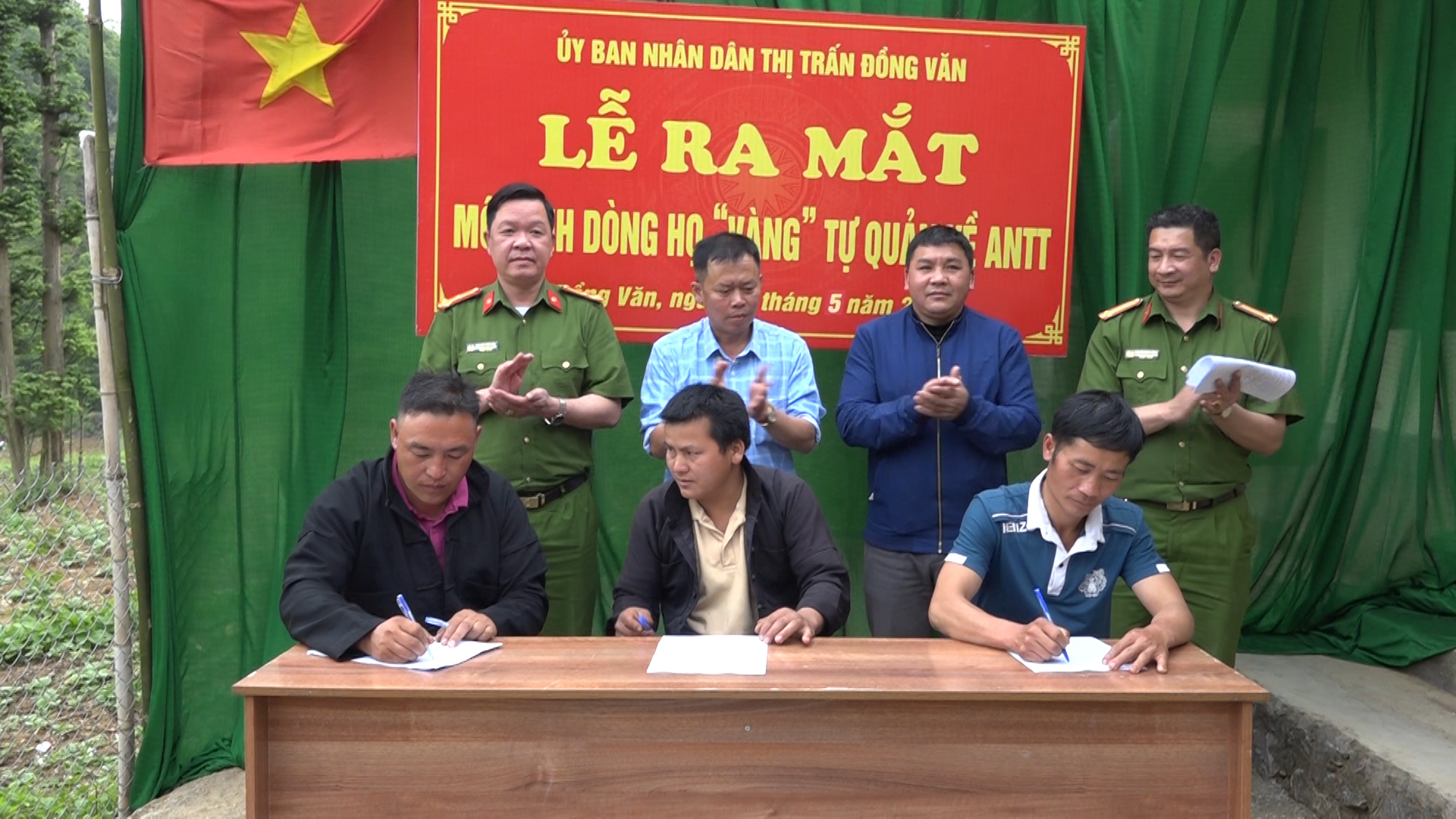 Công an Thị trấn Đồng Văn tổ chức Lễ ra mắt Mô hình dòng họ Vàng tự quản về An ninh trật tự thôn thôn Lùng Lú