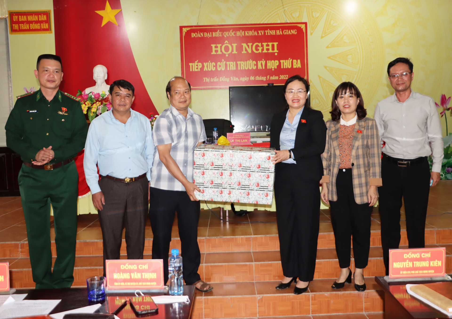 Đoàn đại biểu quốc hội tỉnh Hà Giang tiếp xúc cử tri trước kỳ họp thứ 3 tại Đồng Văn
