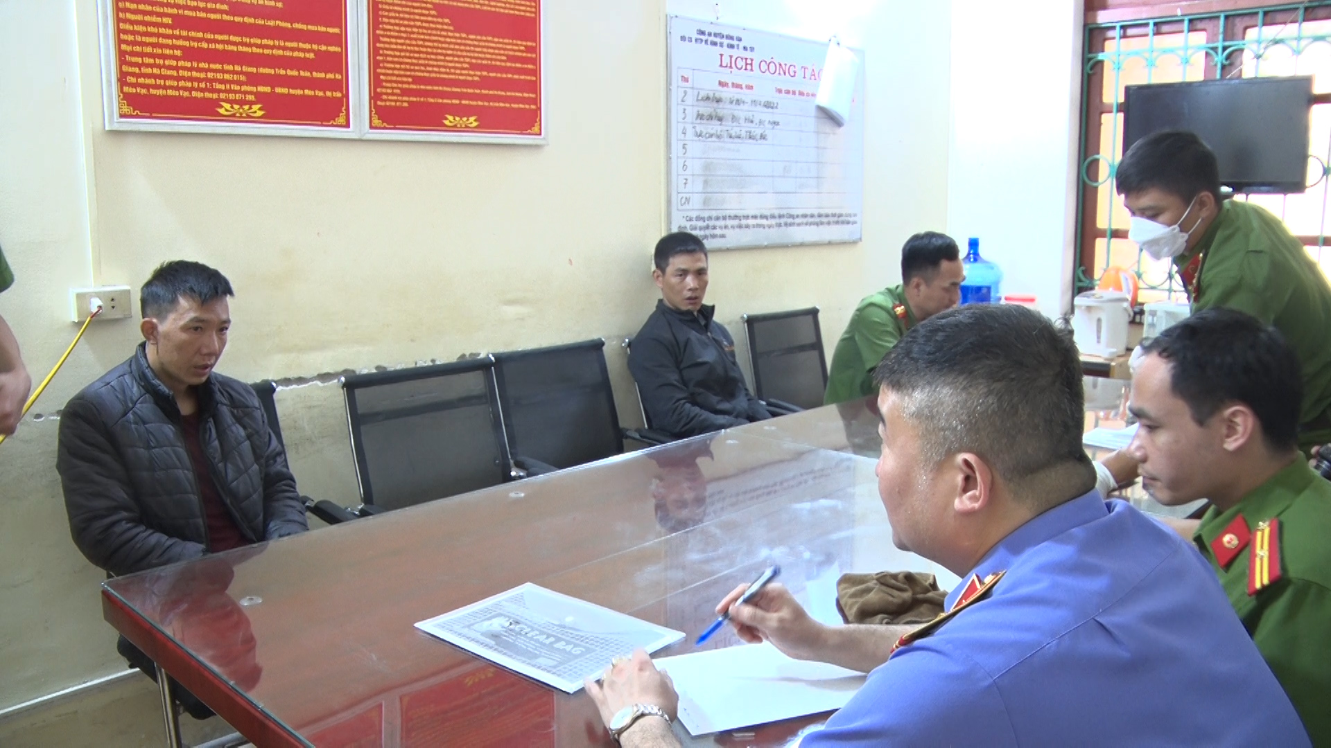 Công an huyện Đồng Văn bắt giữ đối tượng tàng trữ trái phép chất ma túy