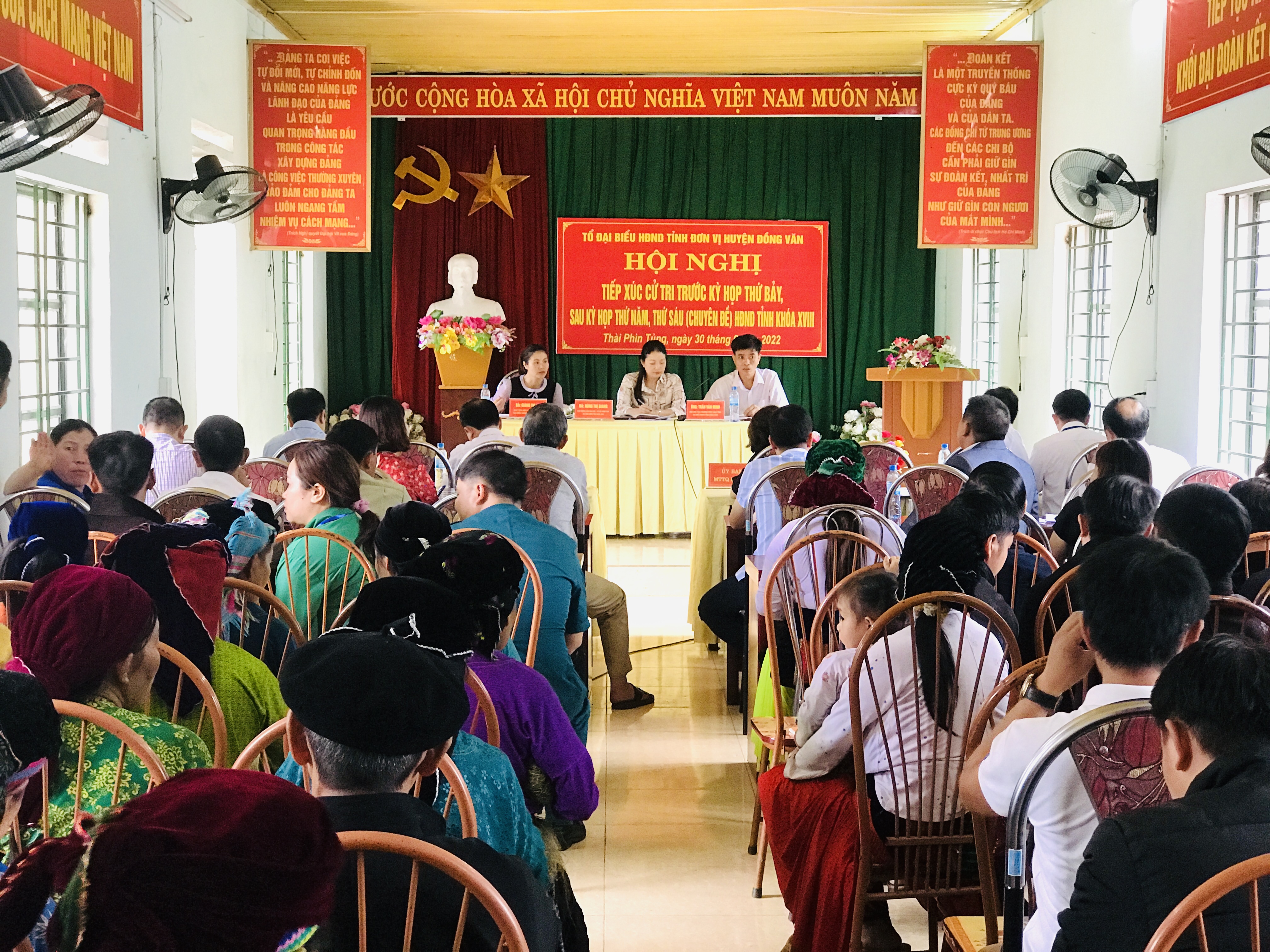 Tổ đại biểu HĐND Tỉnh đơn vị huyện Đồng Văn TXCT tại xã Lũng Cú và xã Thài Phìn Tủng
