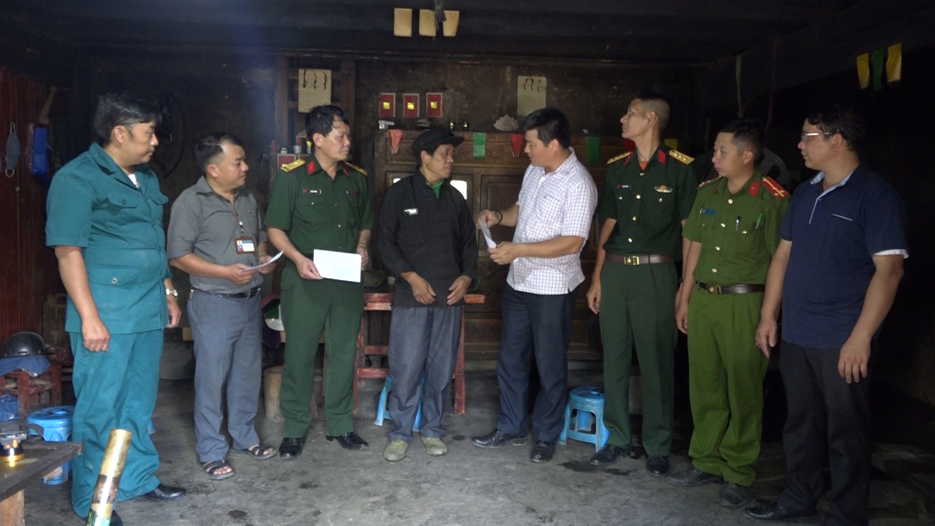 Huyện Đồng Văn thăm và tặng quà các gia đình liệt sĩ nhân ngày 27/07