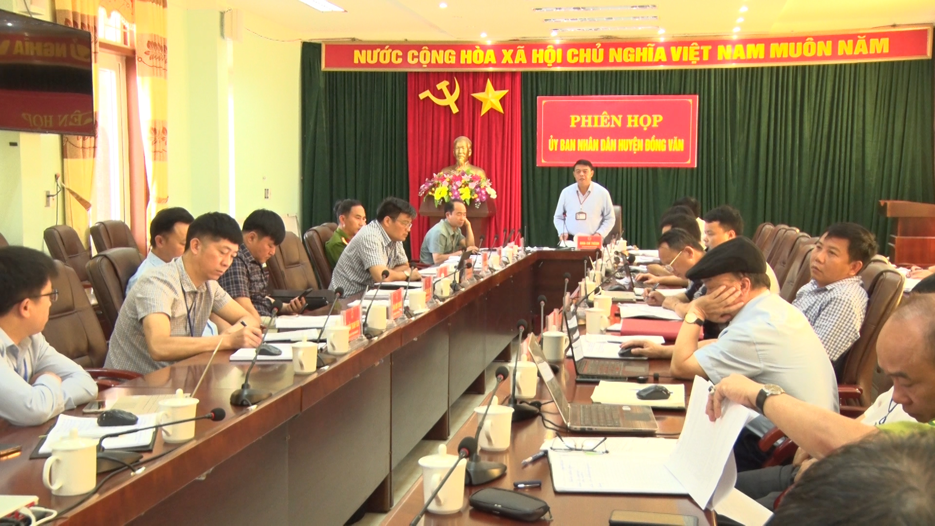 Phiên họp tháng 8 UBND huyện Đồng Văn