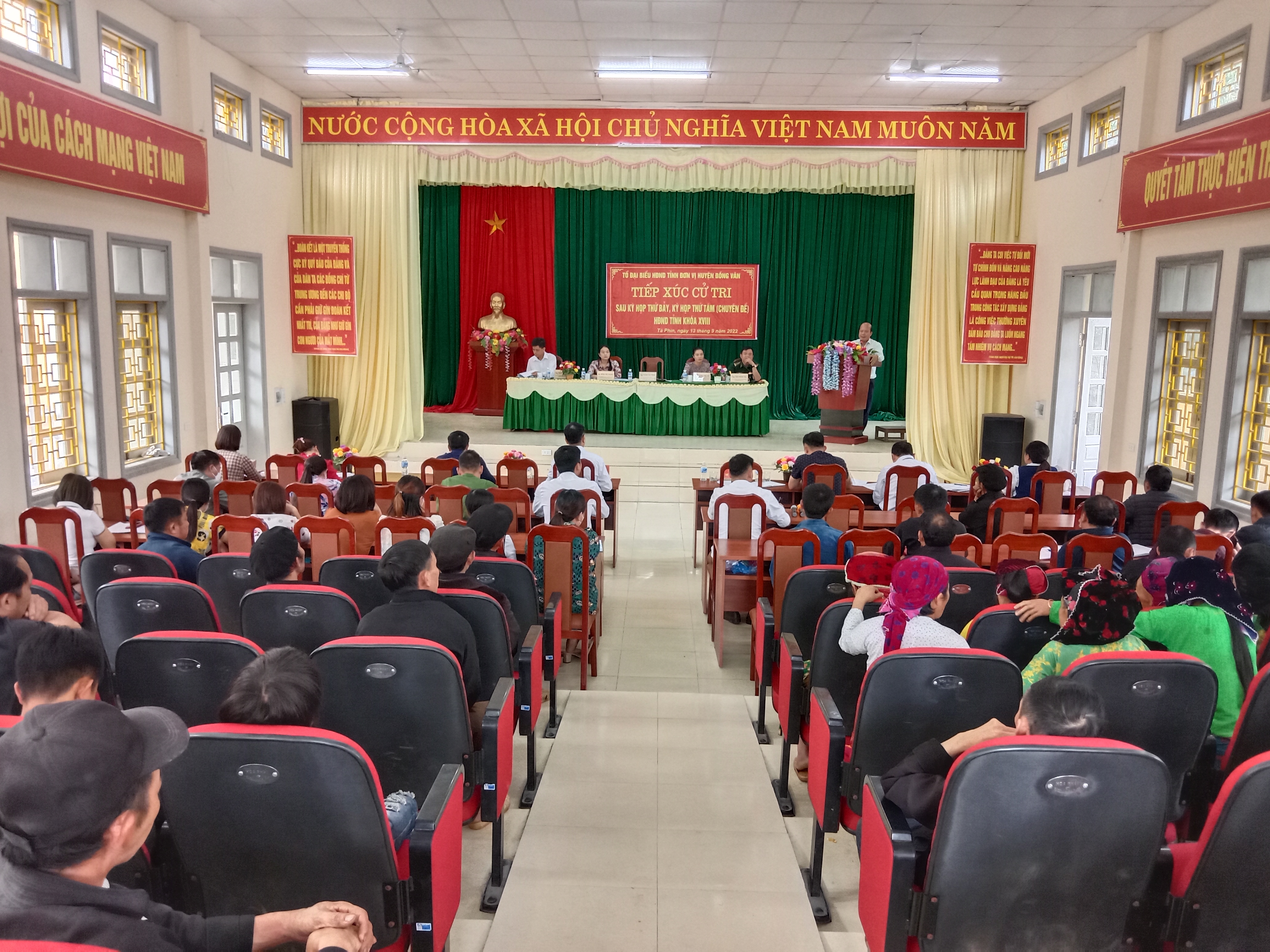 Tổ Đại biểu HĐND tỉnh đơn vị huyện Đồng Văn tiếp xúc cử tri  tại xã Tả Phìn