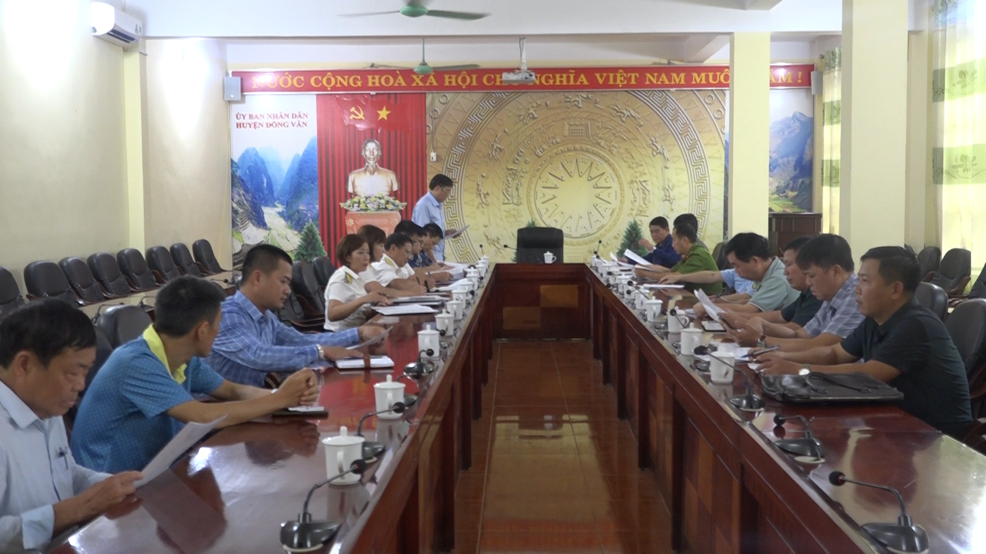 Chi cục Thuế tỉnh Hà Giang làm việc với huyện Đồng Văn