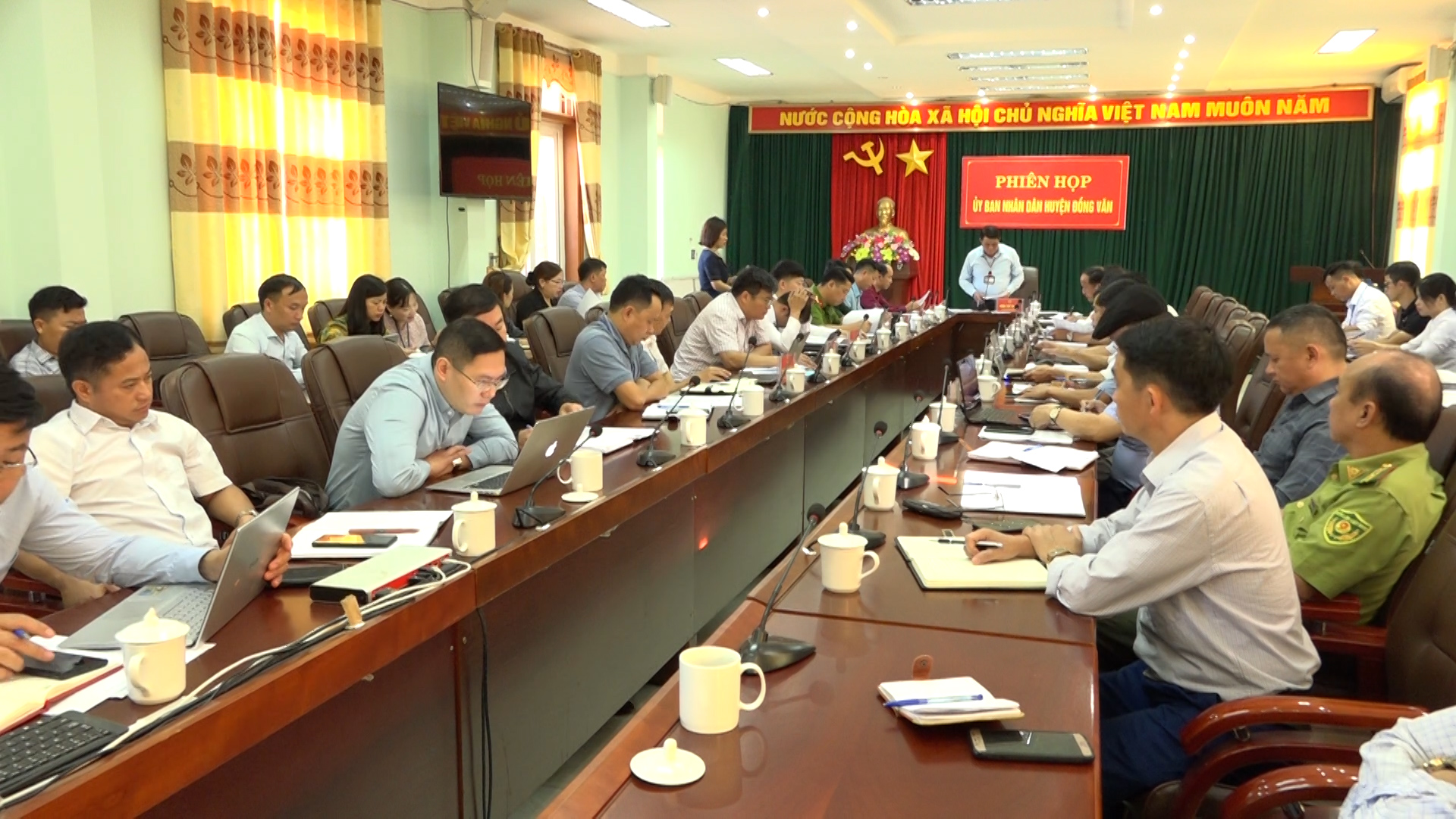 Phiên họp tháng 9 UBND huyện Đồng Văn