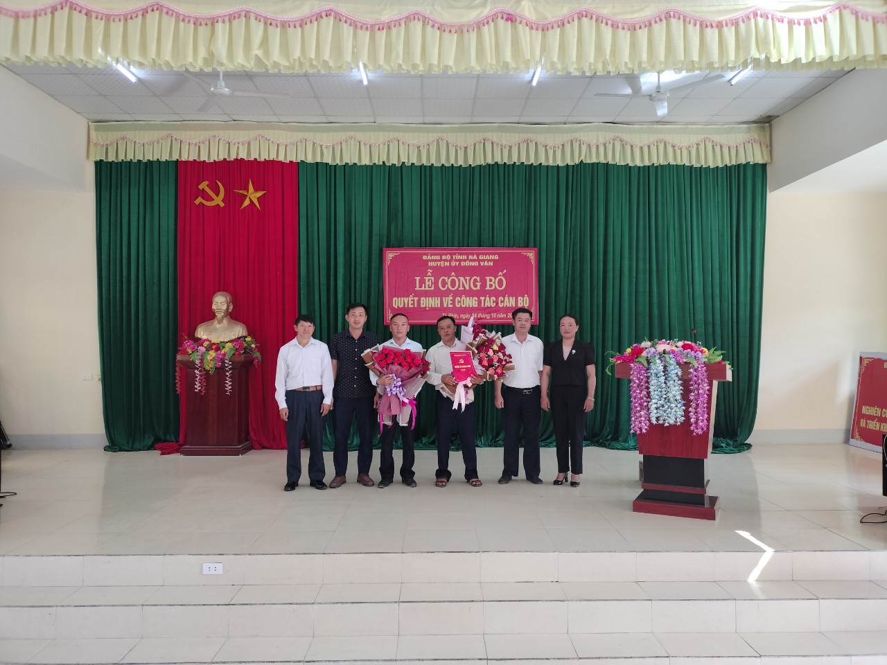 Ban Thường vụ huyện ủy Đồng Văn Công bố Quyết định về công tác cán bộ tại xã Tả Phìn