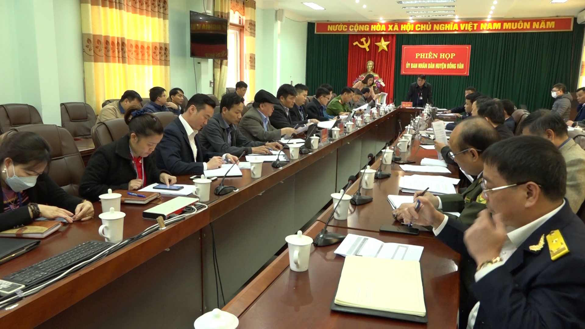 Phiên họp tháng 10 UBND huyện Đồng Văn