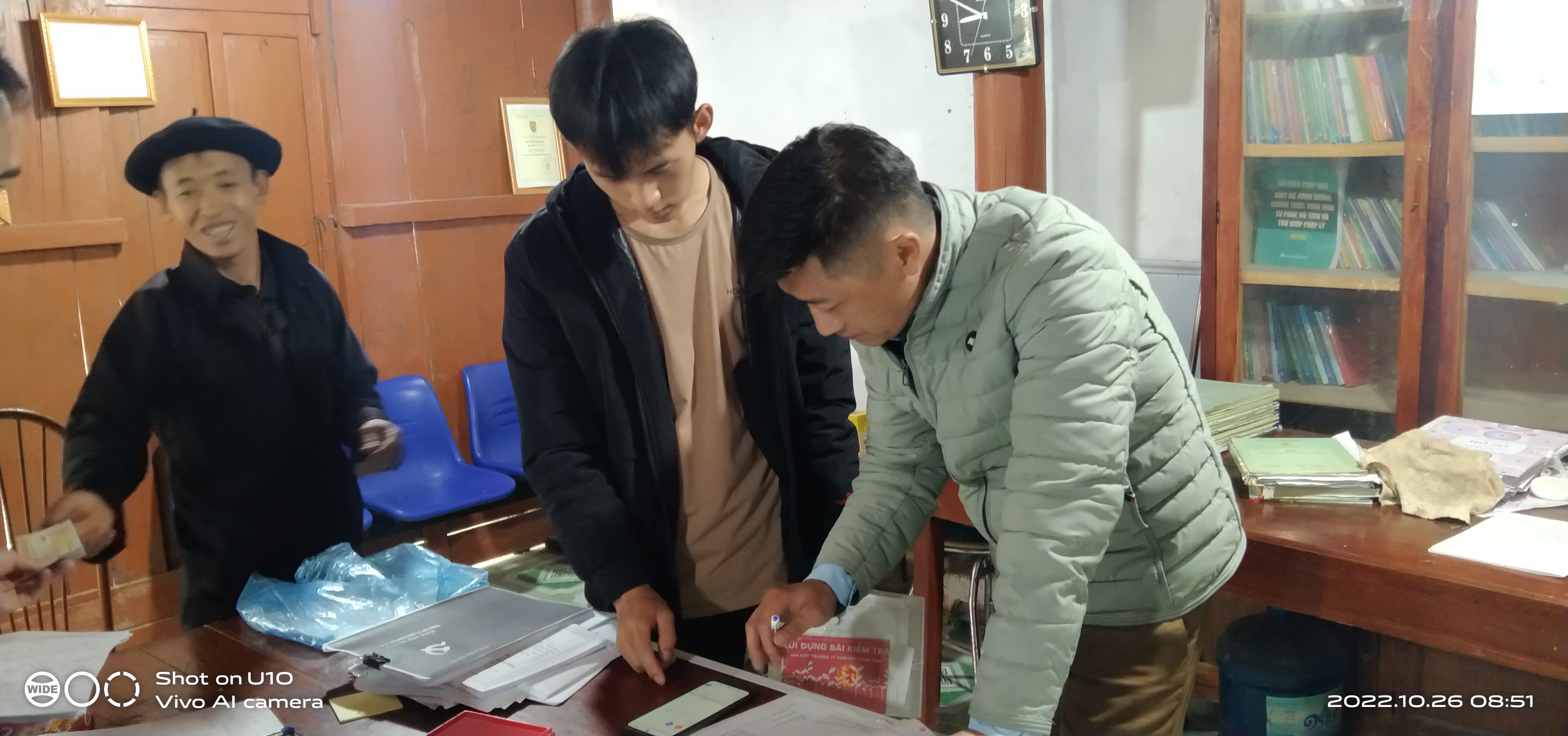 Thị trấn Phố Bảng hướng dẫn các hộ dân đăng ký lập tài khoản dịch vụ công quốc gia, dịch vụ công tỉnh Hà Giang và hướng dẫn giải quyết thủ tục hành chính trên cổng dịch vụ công.