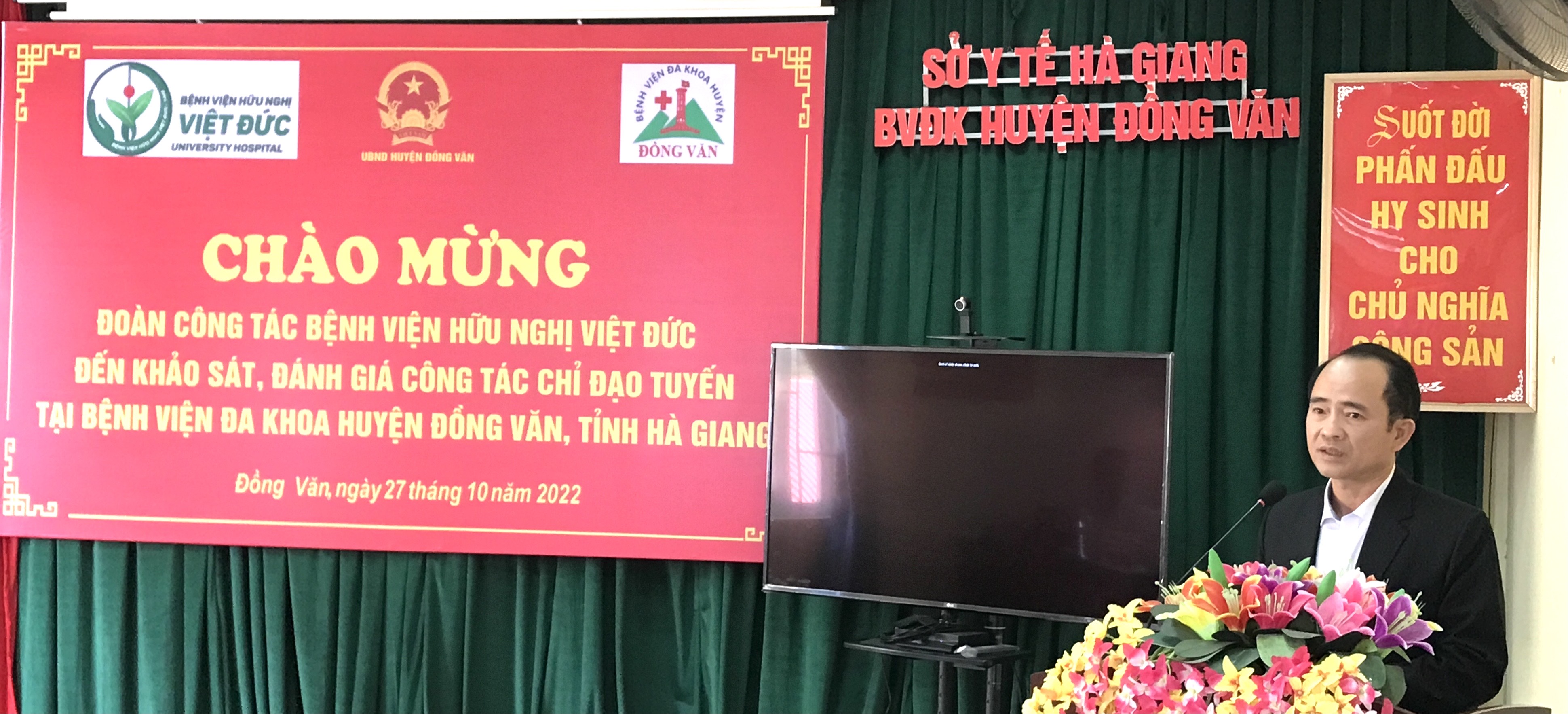 Bệnh viện Hữu nghị Việt Đức làm việc tại Đồng Văn