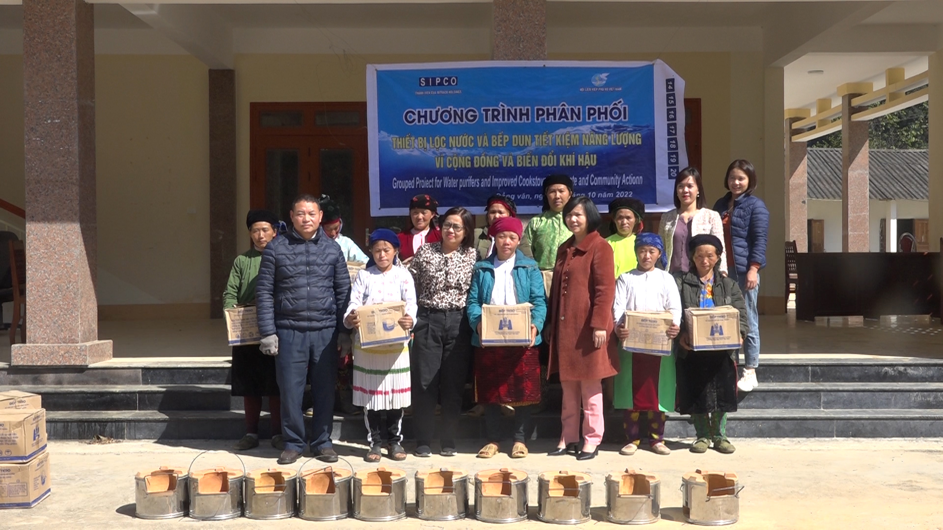 Hội LHPN tỉnh Hà Giang tổ chức truyền thông xây dựng NTM và phân phối bếp đun tiết kiệm năng lượng năm 2022