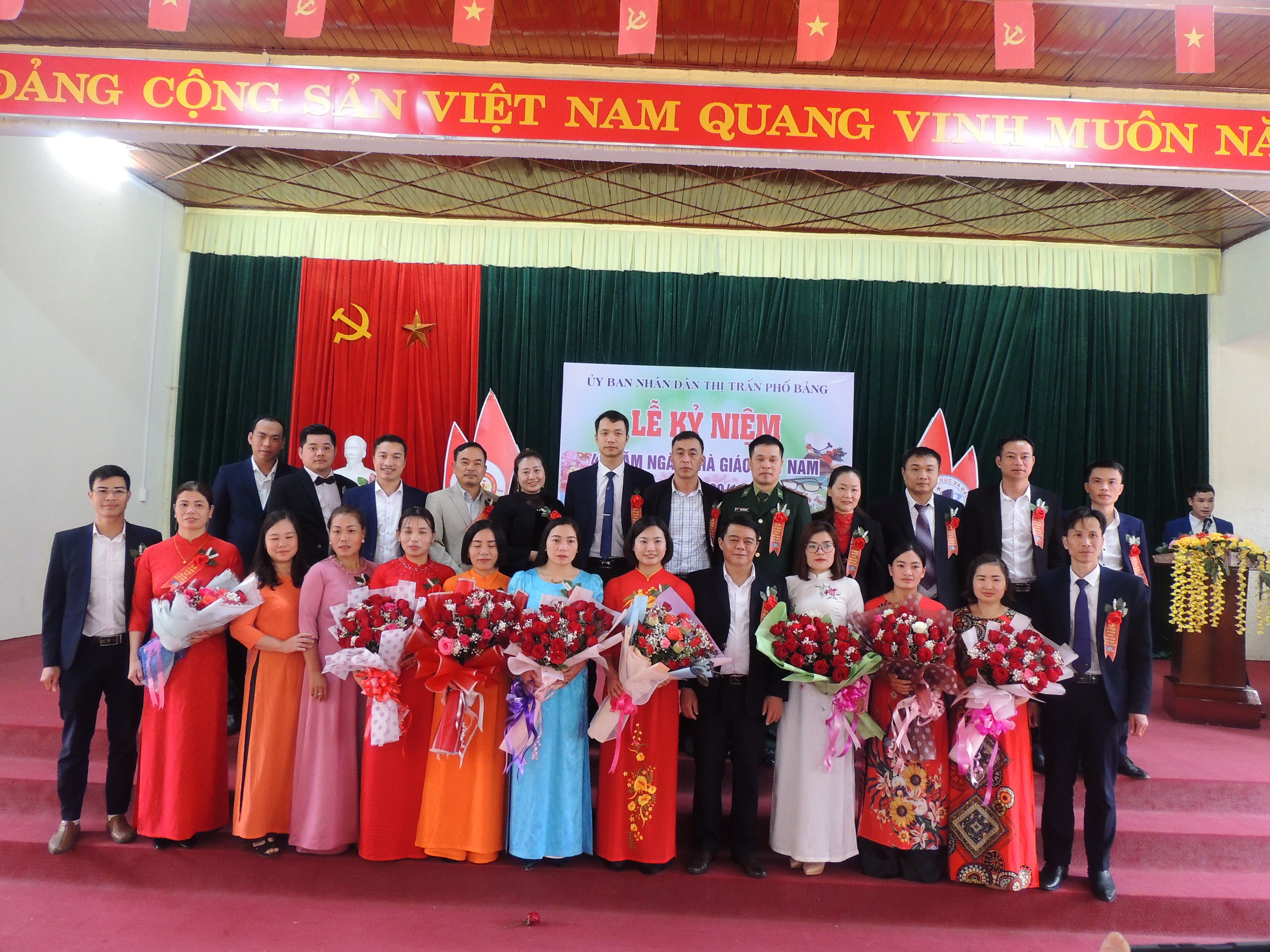 Ủy Ban Nhân Dân thị trấn Phố Bảng tổ chức kỷ niệm 40 năm Ngày Nhà giáo Việt Nam Liên trường Mầm Non, Tiểu học, Dân tộc nội trú Phố Bảng 