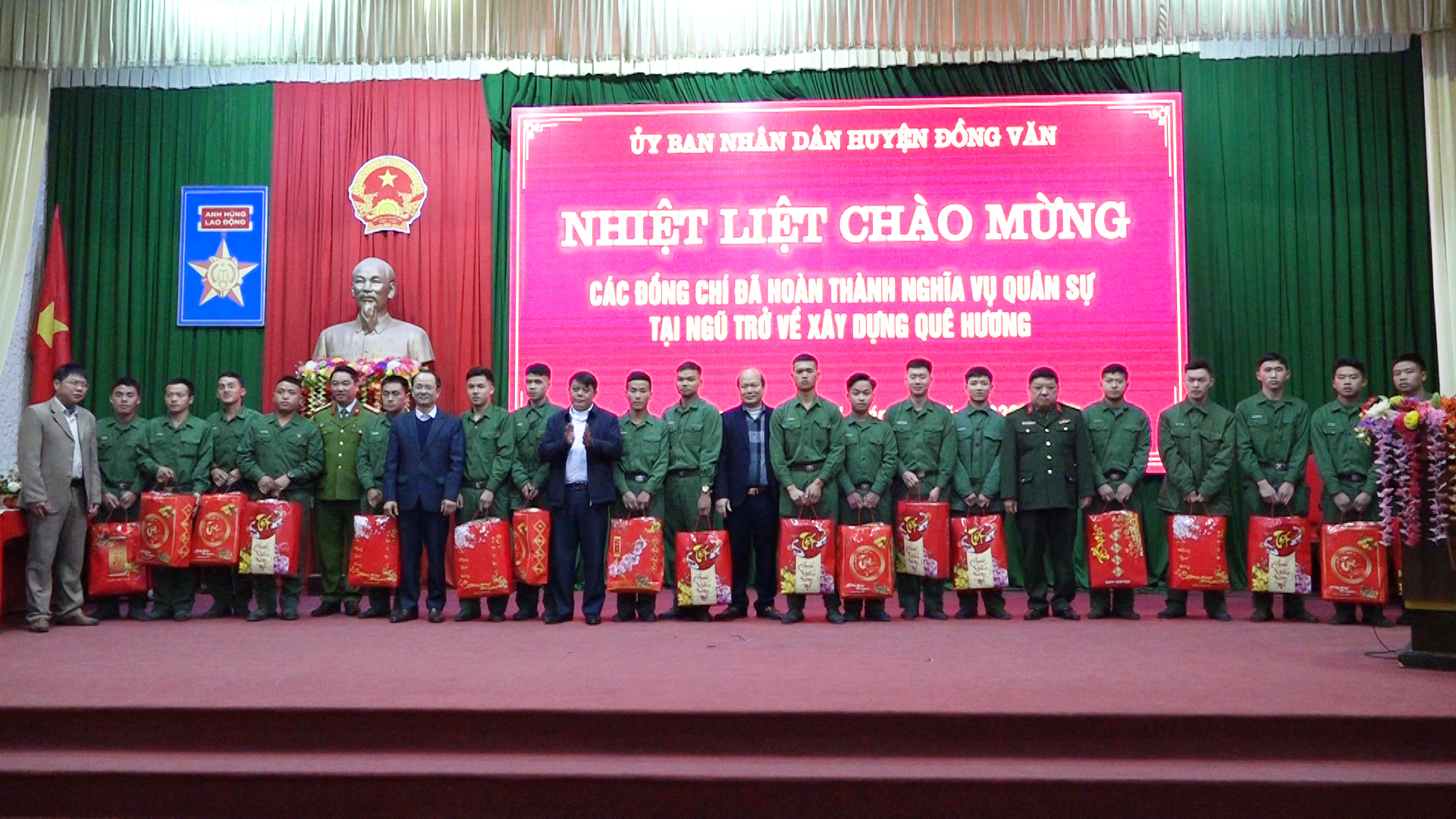 Đồng Văn tổ chức gặp mặt các quân nhân hoàn thành nghĩa vụ quân sự trở về địa phương