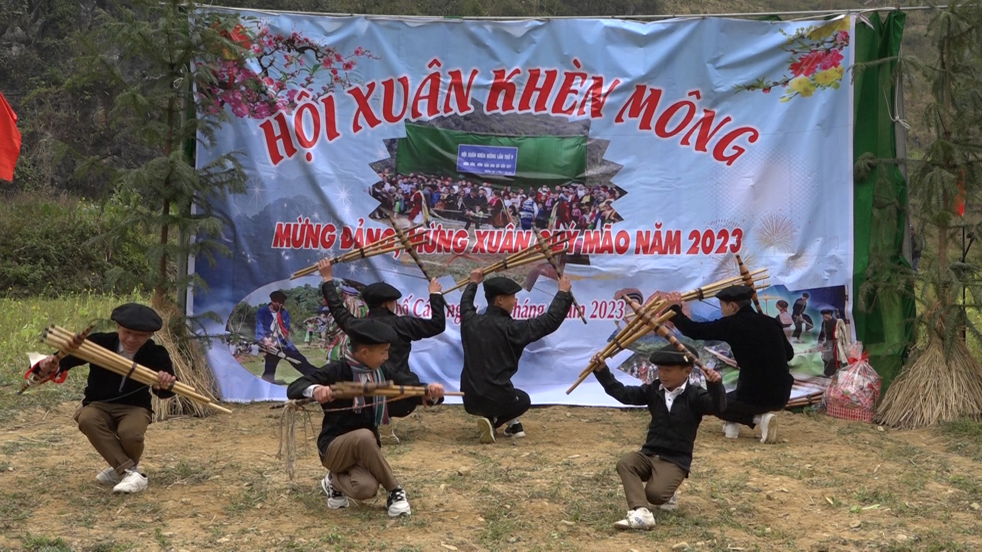Tưng bừng lễ hội Xuân Khèn Mông tại xã Phố Cáo
