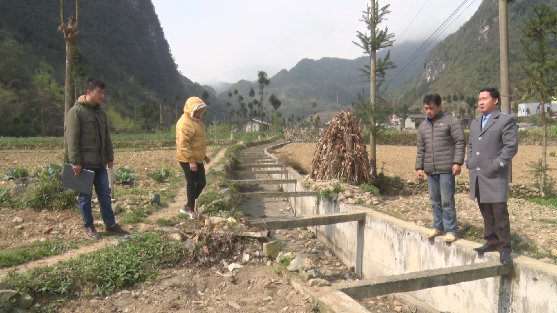 Đồng Văn: Phong trào hiến đất xây dựng Nông thôn mới tại xã Sủng Là