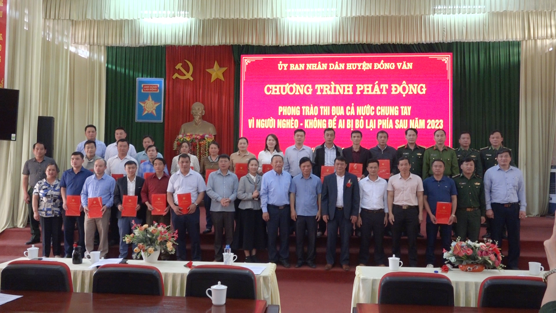 Huyện Đồng Văn phát động phong trào thi đua “Vì người nghèo - Không để ai bị bỏ lại phía sau”