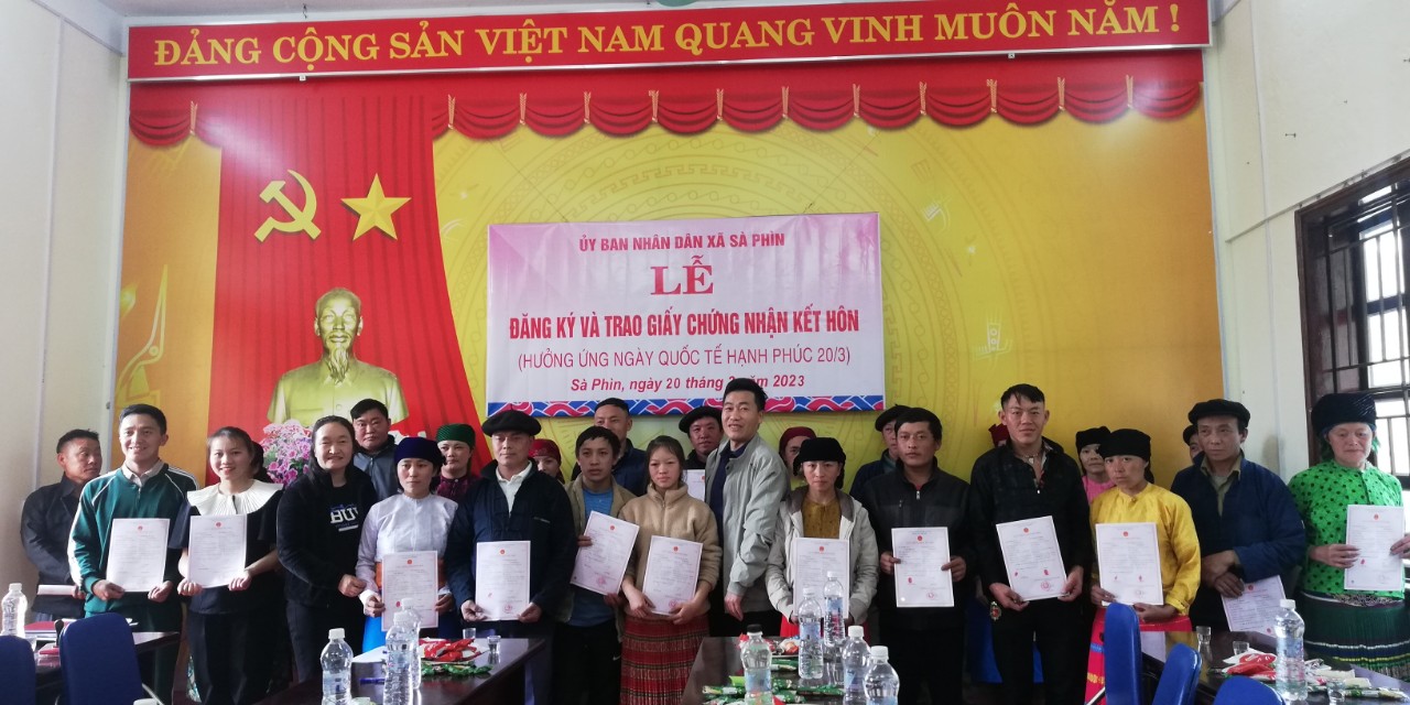 Đăng ký và trao giấy chứng nhận kết hôn tập trung cách làm hay ở huyện vùng cao biên giới Hà Giang