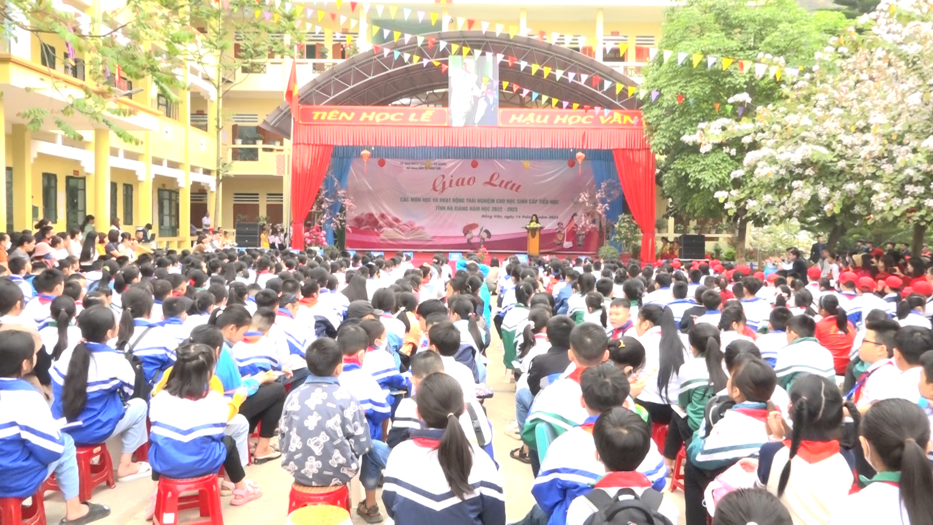 Sở GD&ĐT tỉnh Hà Giang tổ chức Giao lưu trải nghiệm các môn học cho học cấp tiểu học tại huyện Đồng Văn