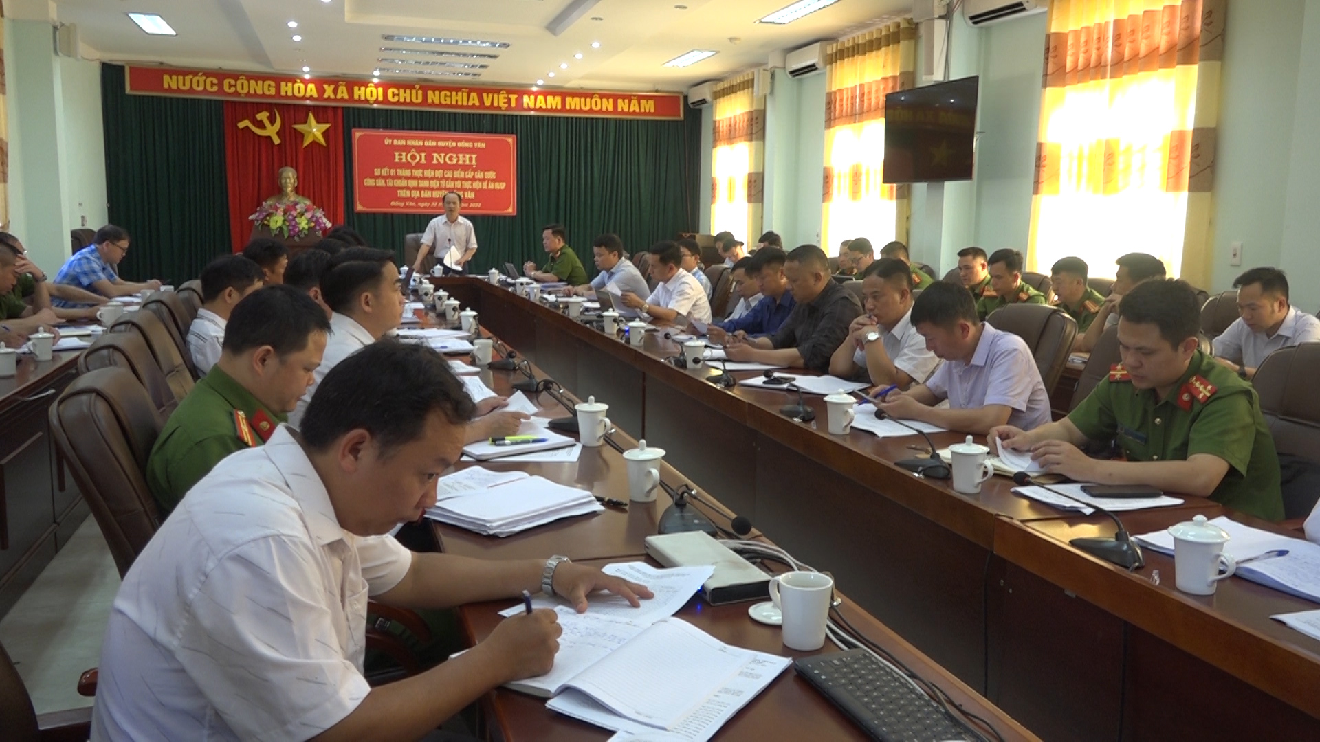 Hội nghị sơ kết 01 tháng thực hiện đợt cao điểm cấp Căn cước công dân, định danh điện tử gắn với đề án 06 trên địa bàn huyện Đồng Văn