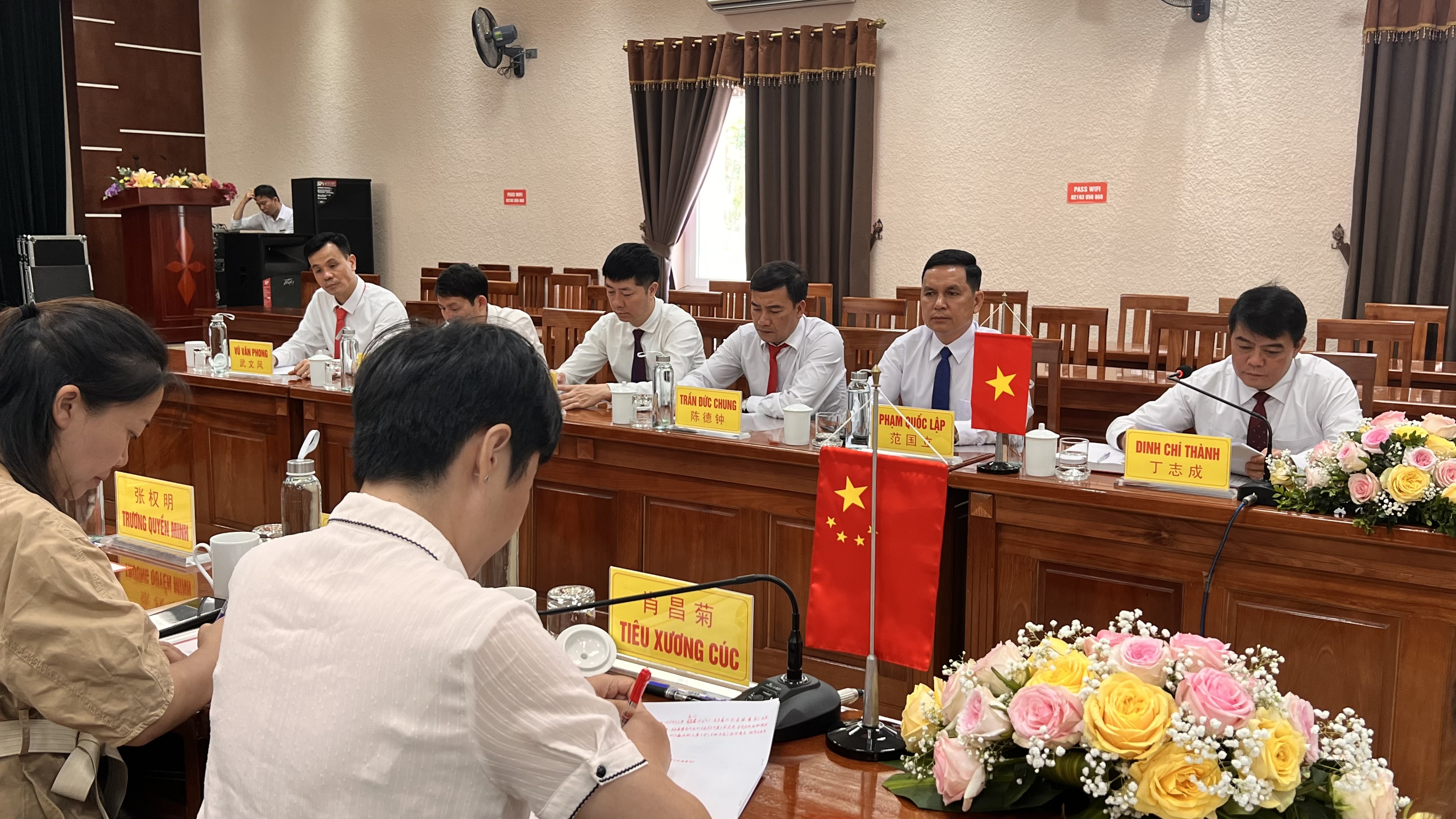 Hội đàm giữa UBND huyện Đồng Văn và Chính quyền nhân dân huyện MaLyPho