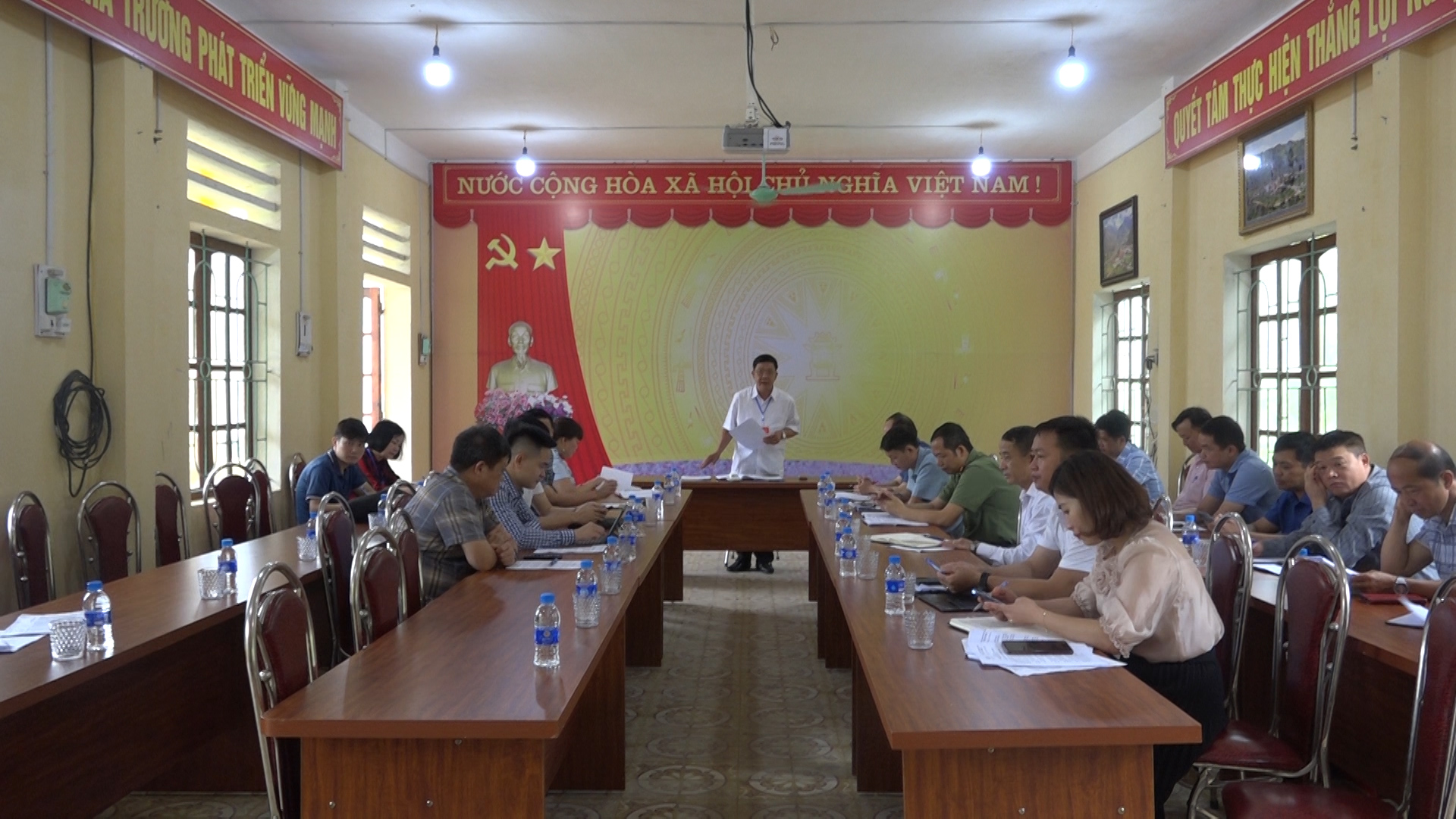 Đoàn kiểm tra công tác chuẩn bị cho kỳ thi tốt nghiệp THPT làm việc tại huyện Đồng Văn