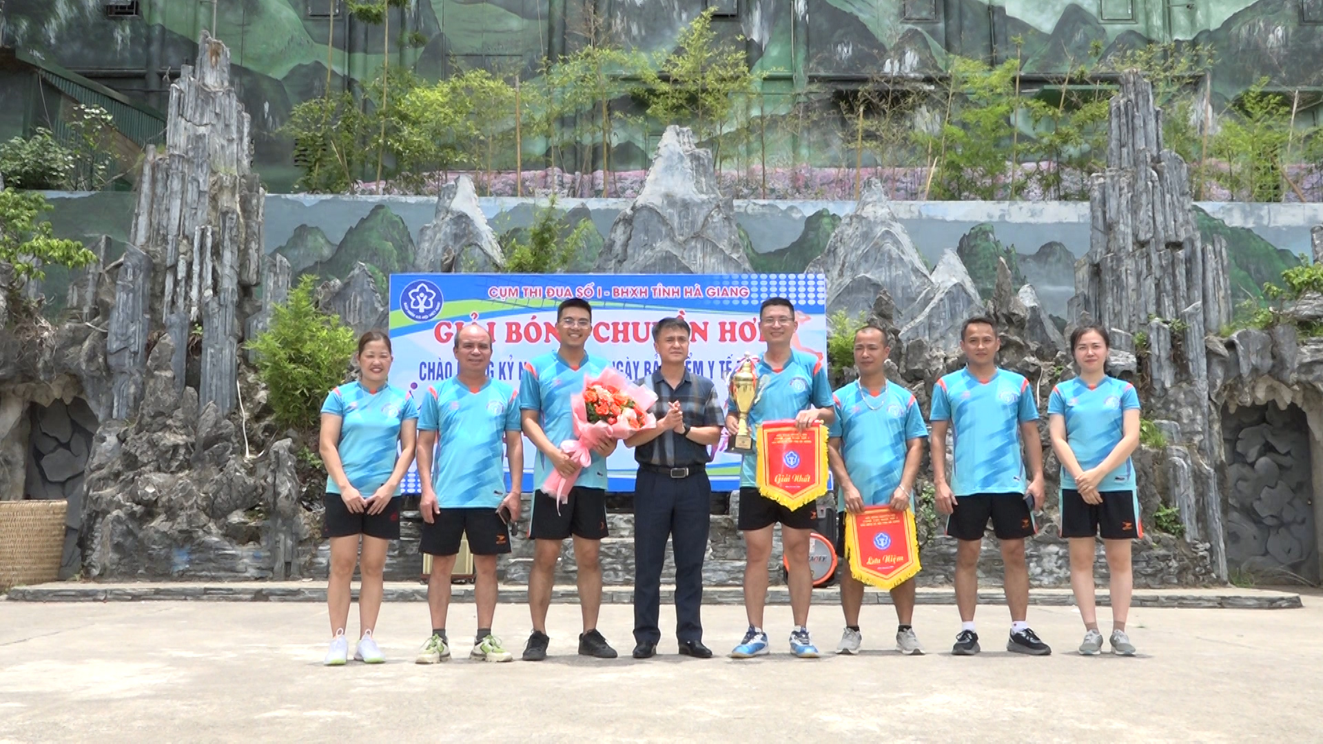 Cụm thi đua số 1 Bảo hiểm xã hội tỉnh Hà Giang tổ chức giải bóng chuyền hơi năm 2023