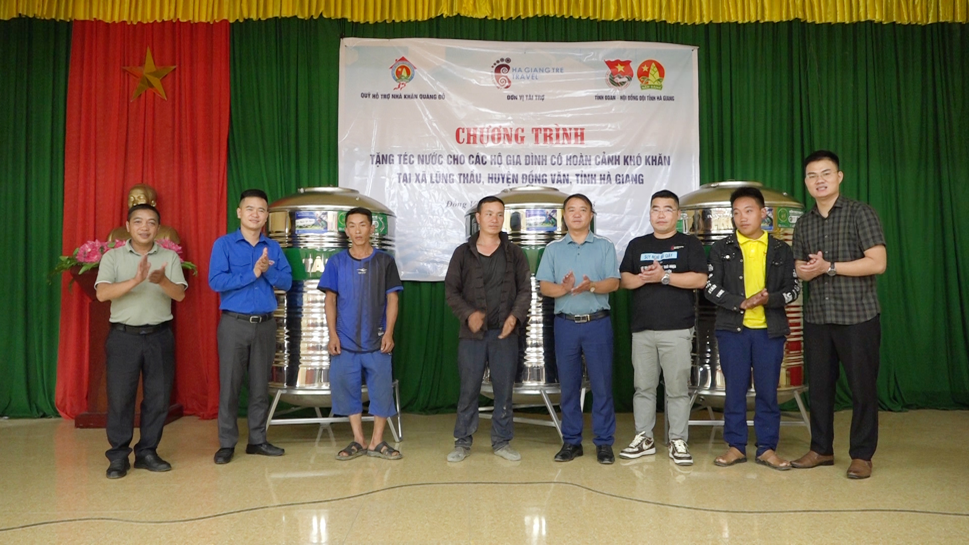 Trao 40 téc nước miễn phí cho hộ nghèo tại huyện Đồng Văn